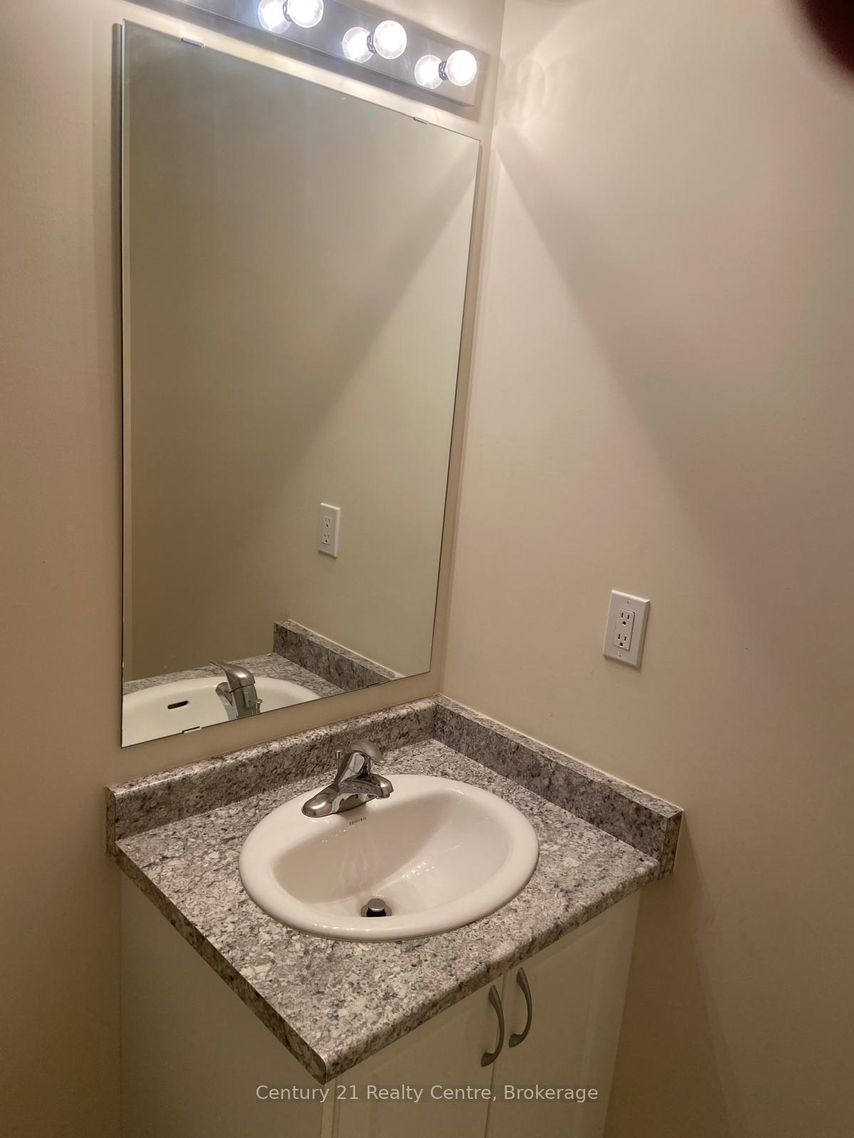 Photo 13 of 5 Shiff Crescent, Brampton, Heart Lake East — HOMEH