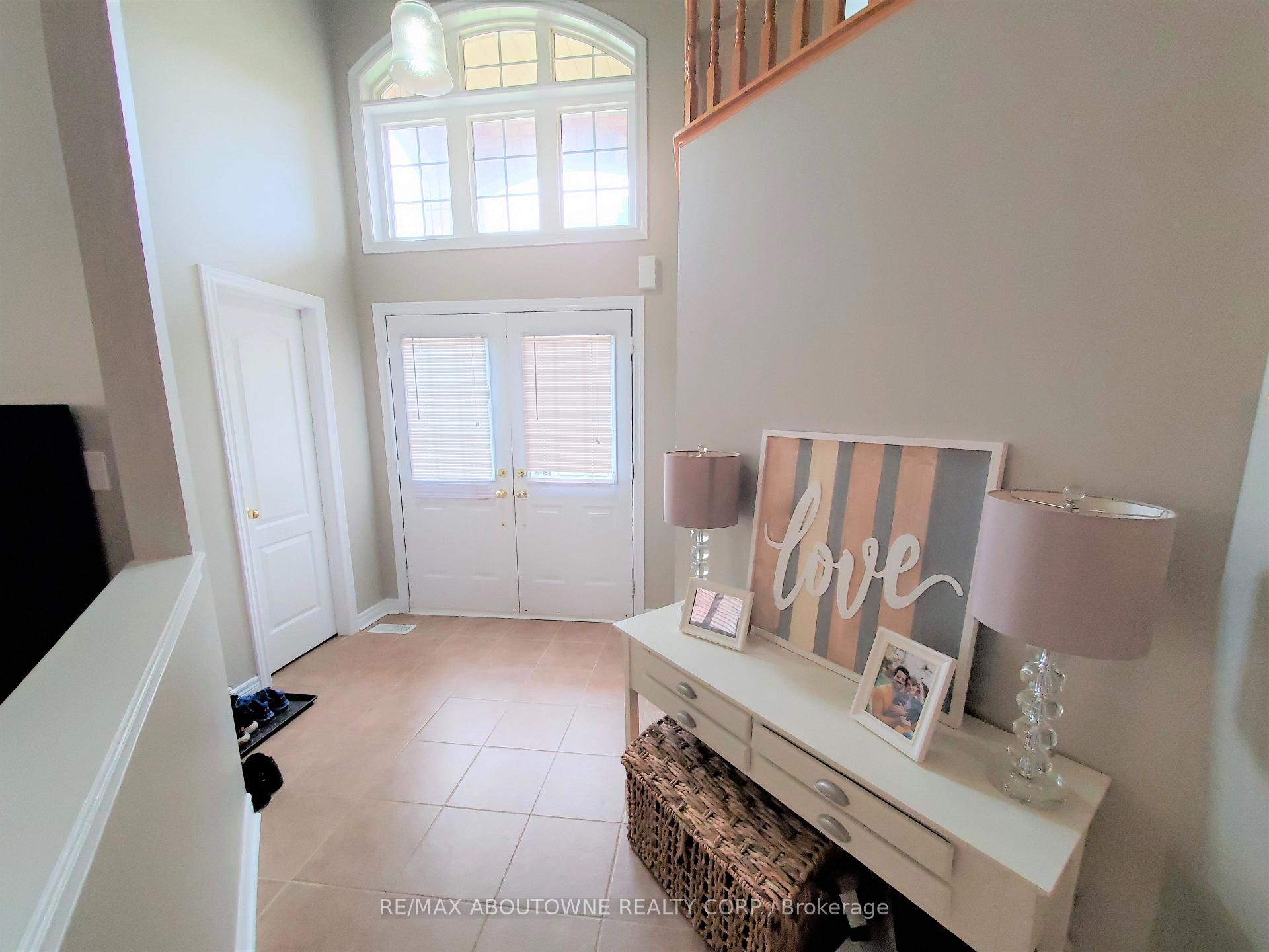 Photo 3 of 2086 Youngstown Gate, Oakville, Westmount — HOMEH