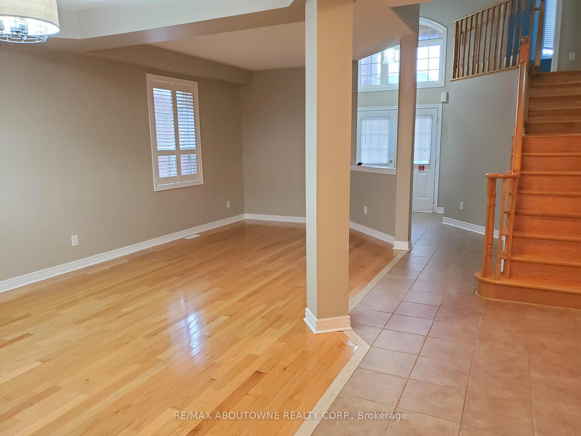 Photo 6 of 2086 Youngstown Gate, Oakville, Westmount — HOMEH