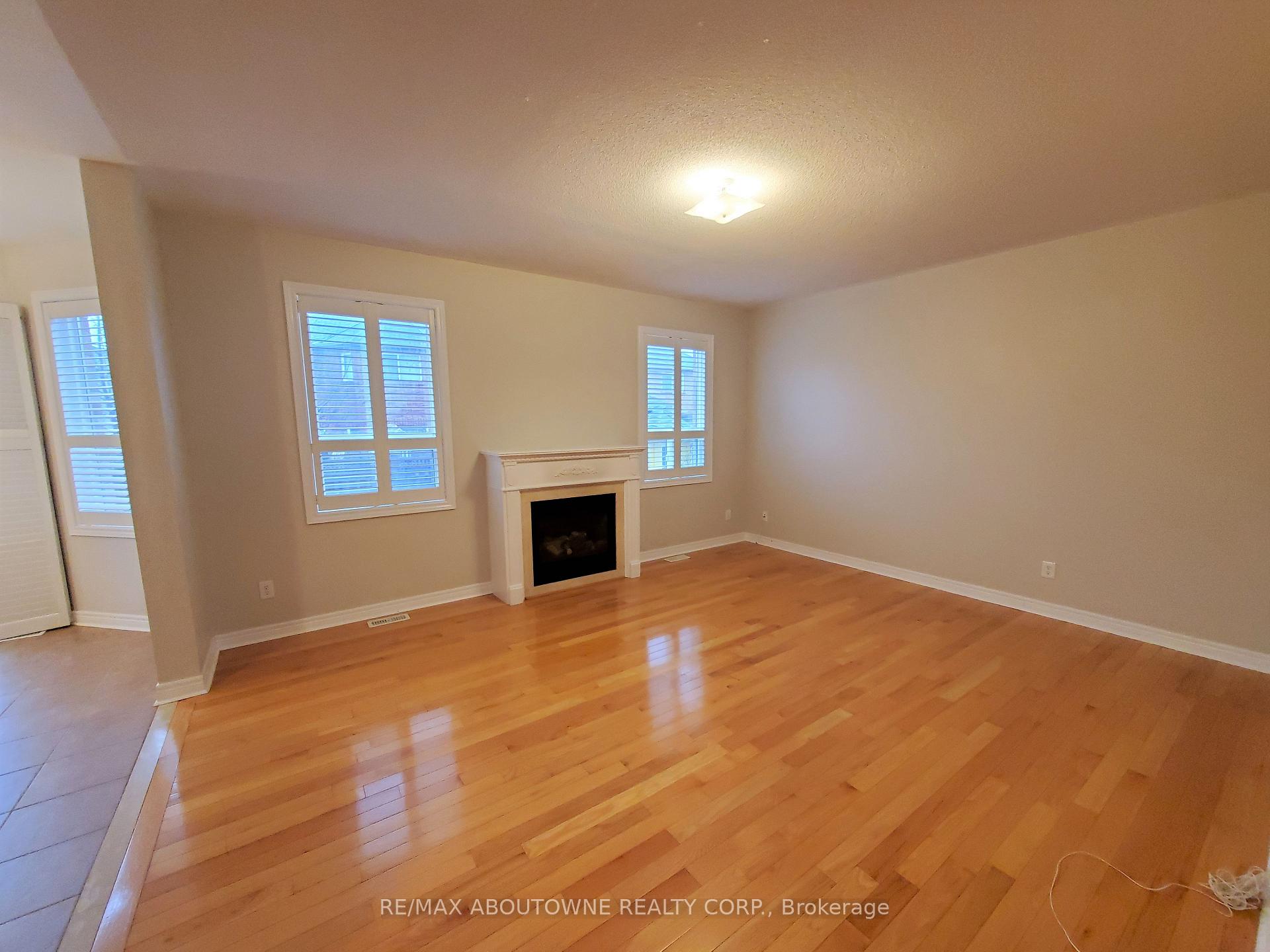 Photo 7 of 2086 Youngstown Gate, Oakville, Westmount — HOMEH