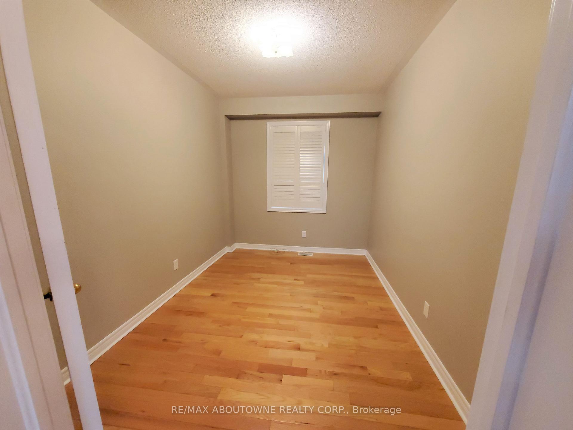 Photo 10 of 2086 Youngstown Gate, Oakville, Westmount — HOMEH