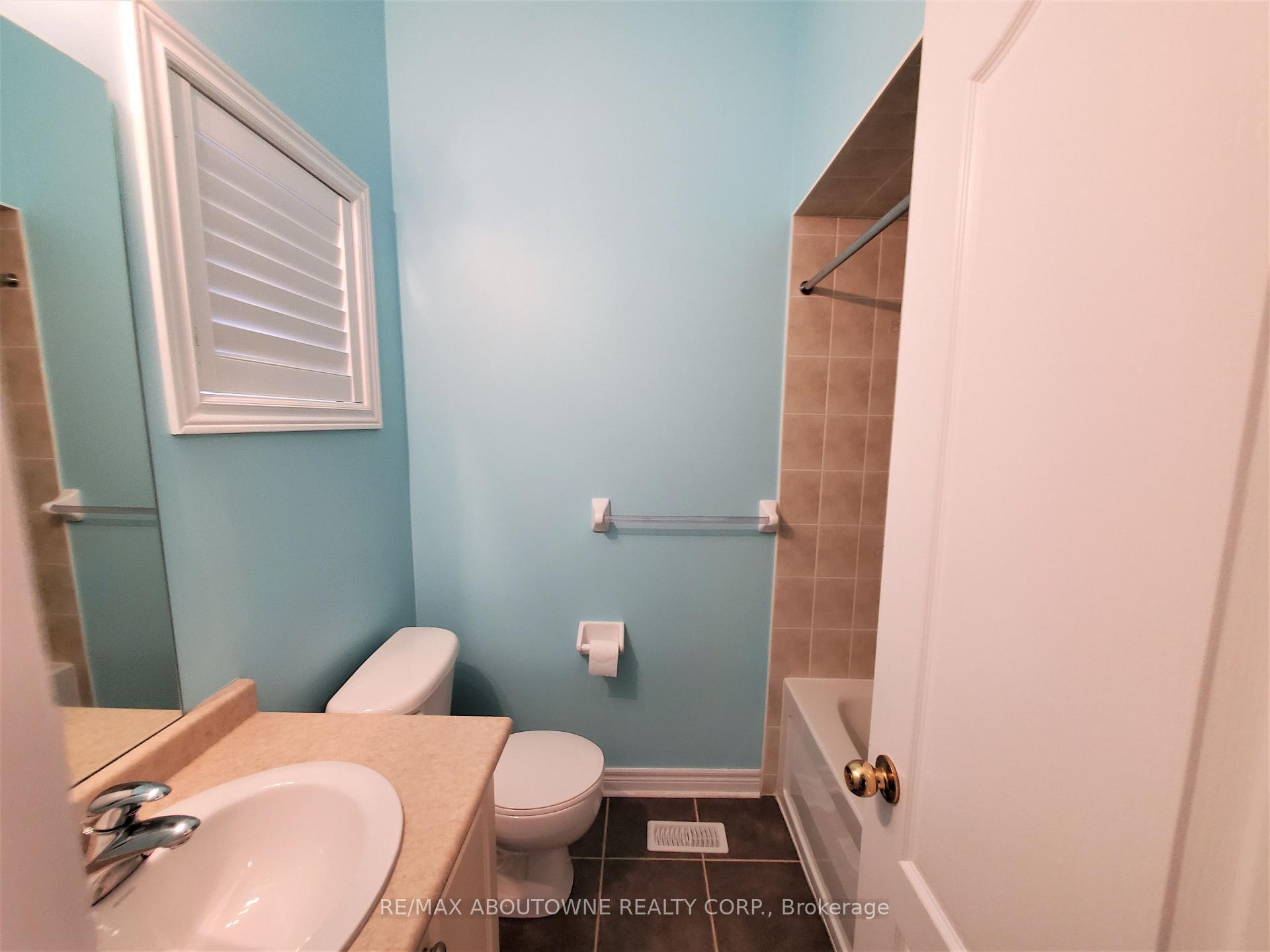 Photo 13 of 2086 Youngstown Gate, Oakville, Westmount — HOMEH