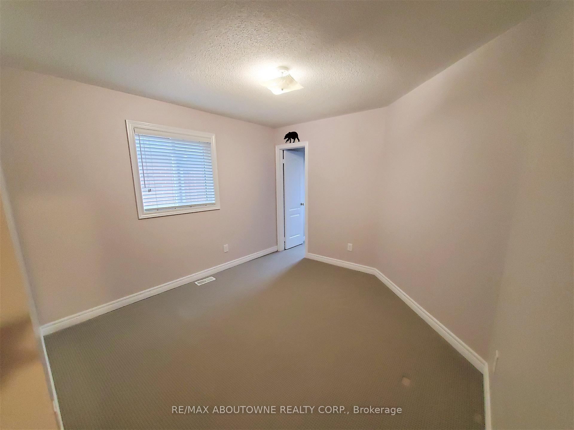 Photo 14 of 2086 Youngstown Gate, Oakville, Westmount — HOMEH