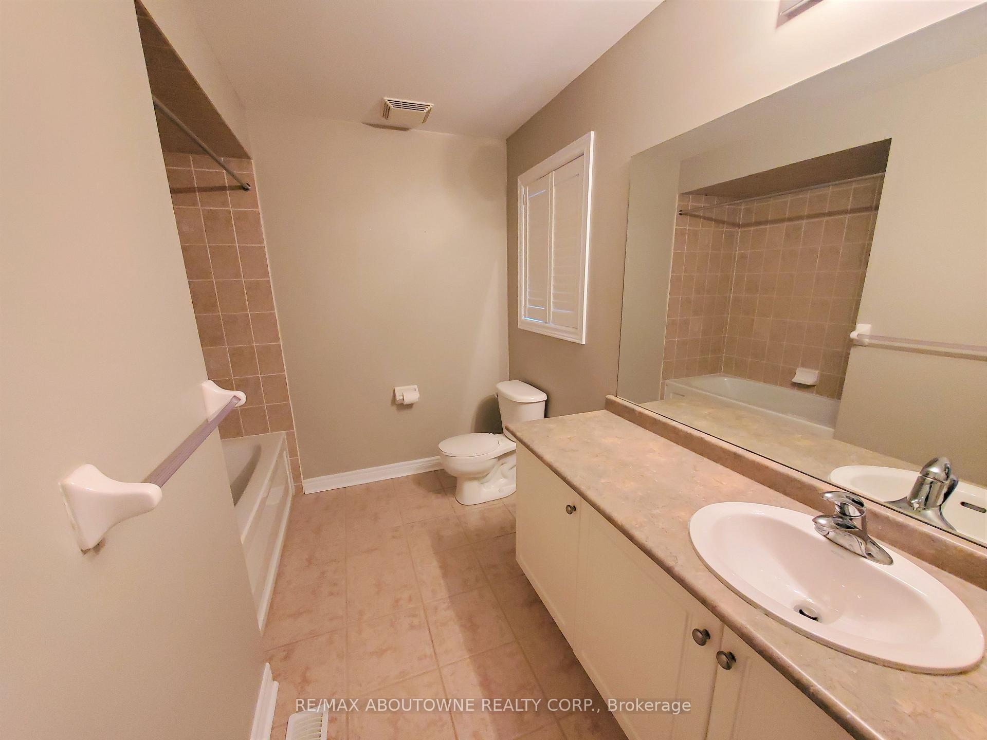 Photo 15 of 2086 Youngstown Gate, Oakville, Westmount — HOMEH