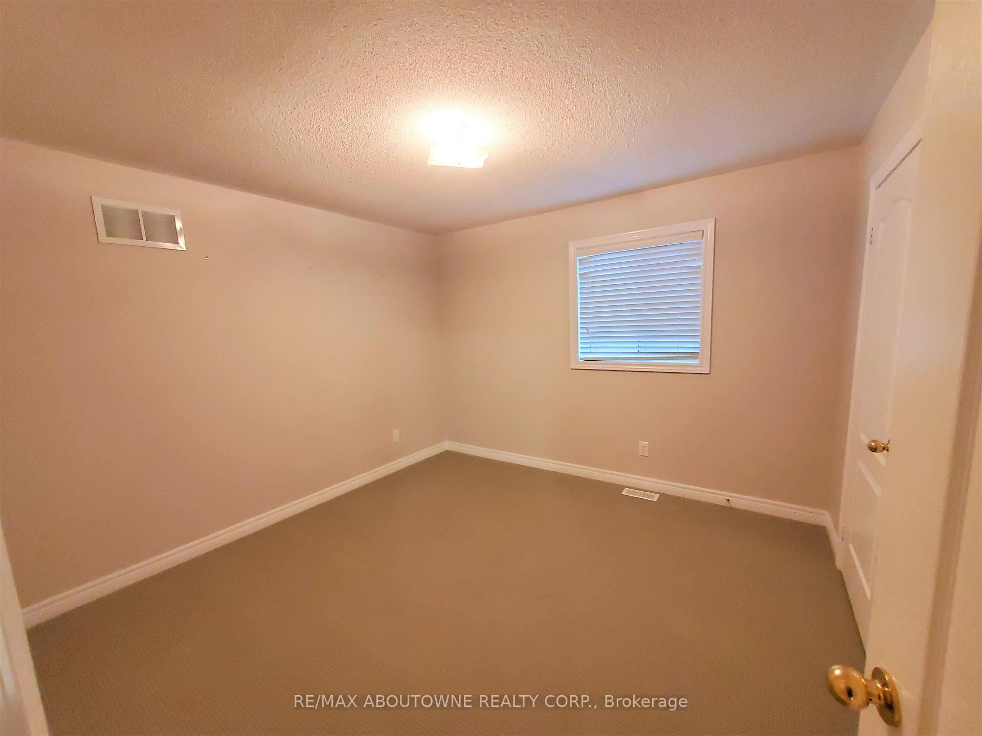 Photo 16 of 2086 Youngstown Gate, Oakville, Westmount — HOMEH