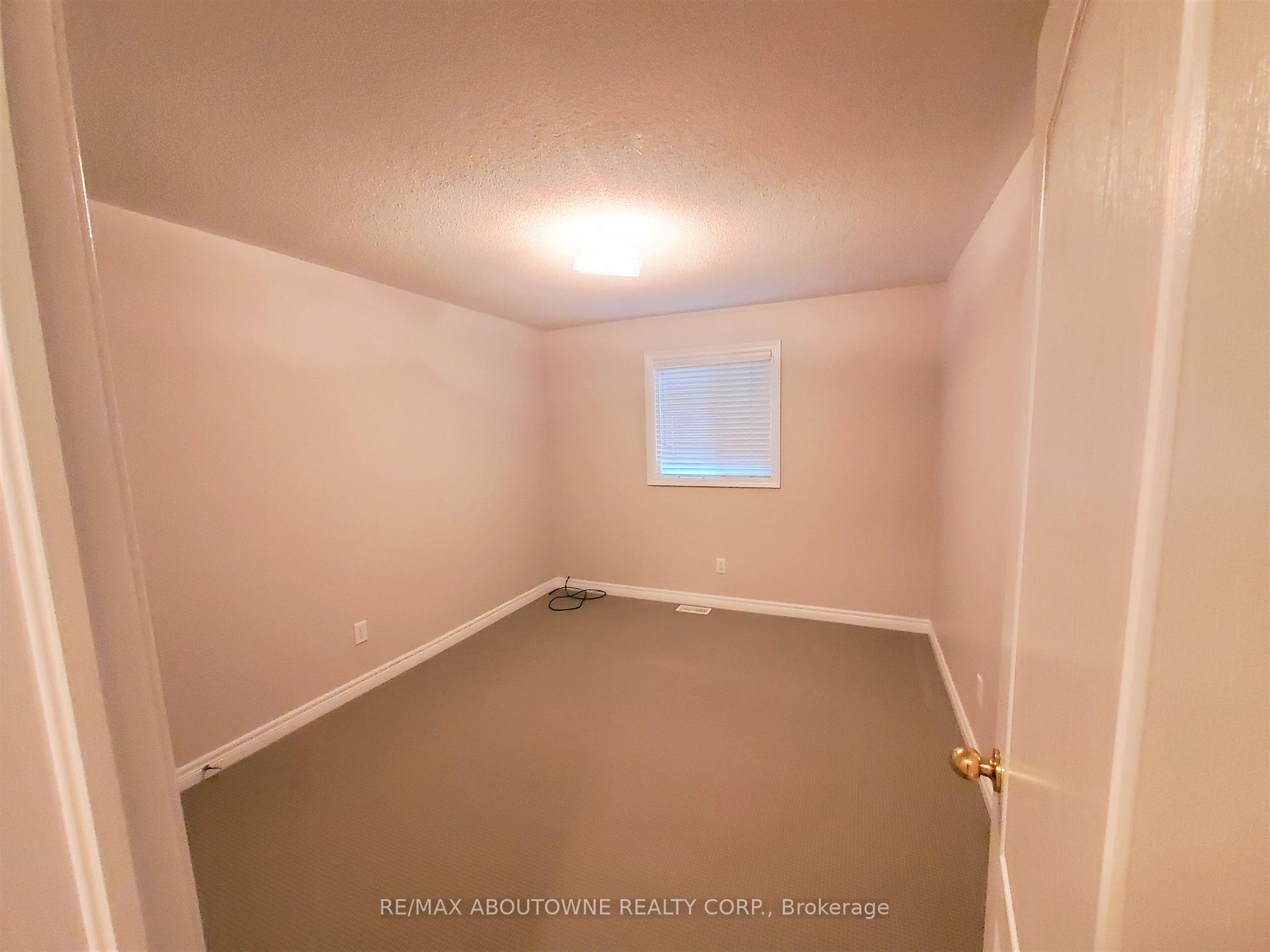 Photo 17 of 2086 Youngstown Gate, Oakville, Westmount — HOMEH