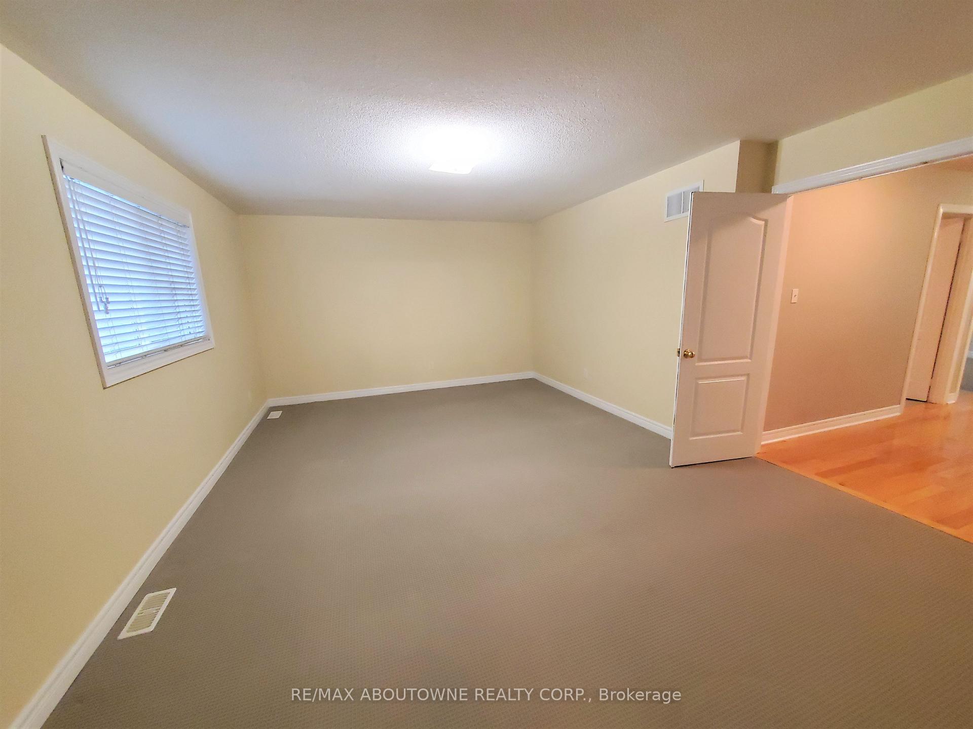 Photo 19 of 2086 Youngstown Gate, Oakville, Westmount — HOMEH