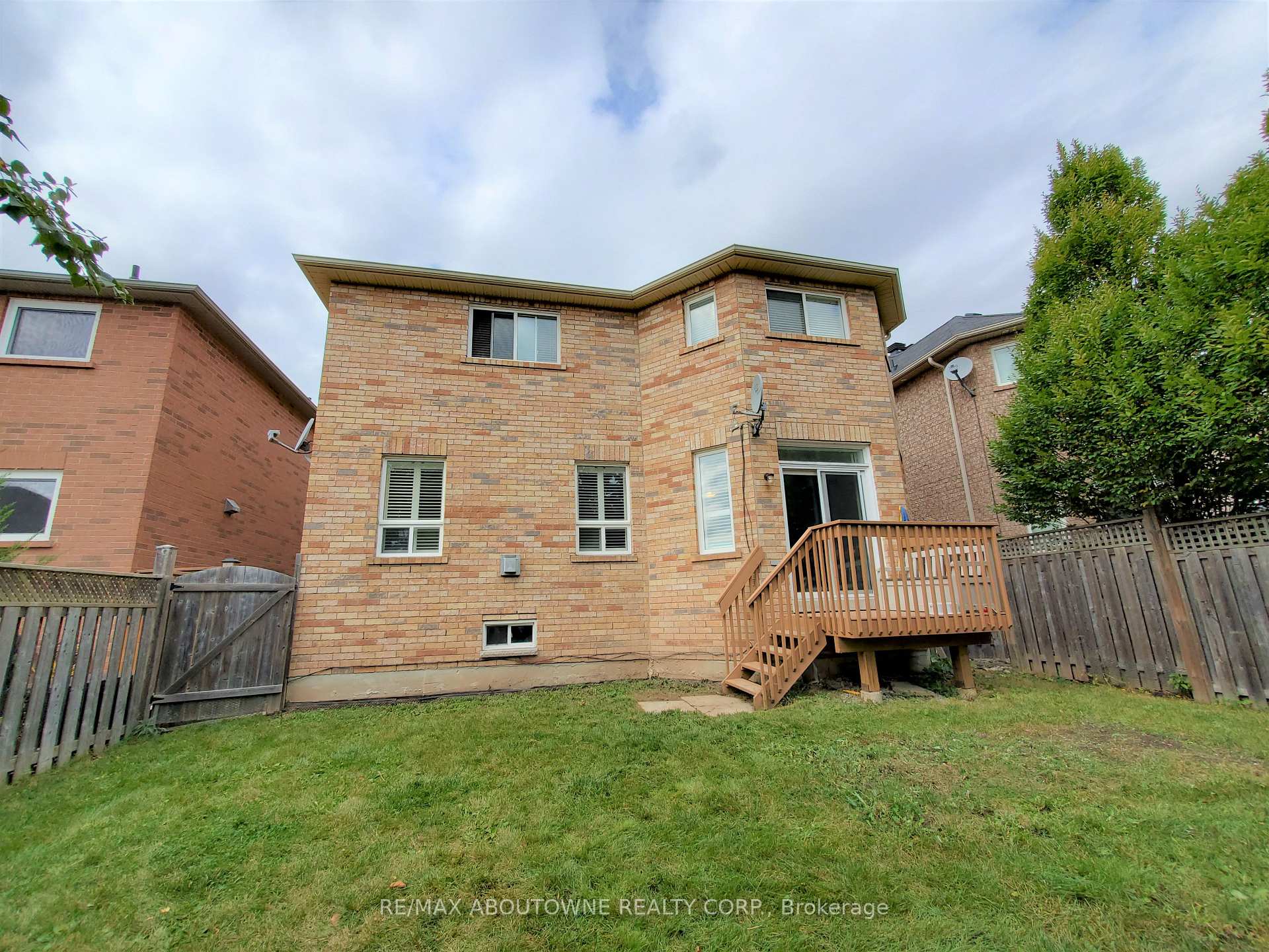 Photo 23 of 2086 Youngstown Gate, Oakville, Westmount — HOMEH
