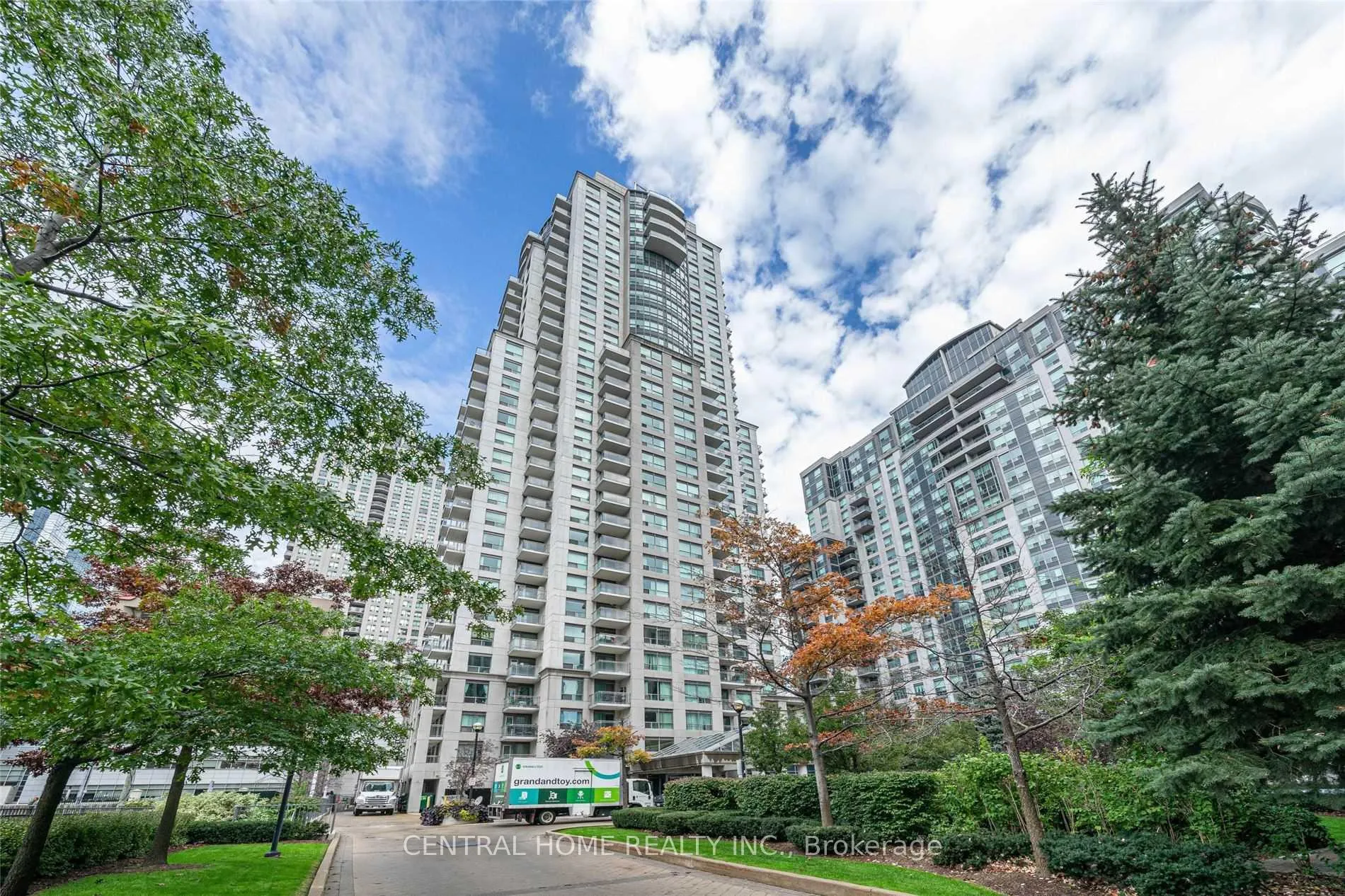 Front of Unit 2203, 21 Hillcrest Avenue