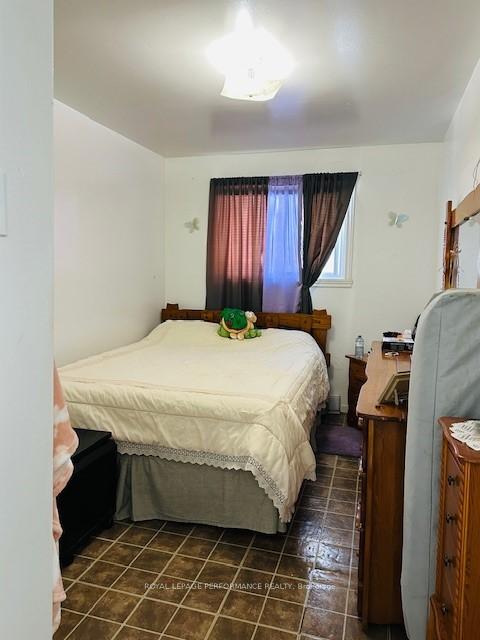Photo 15 of 423-425 Victoria Street E, Cornwall — HOMEH