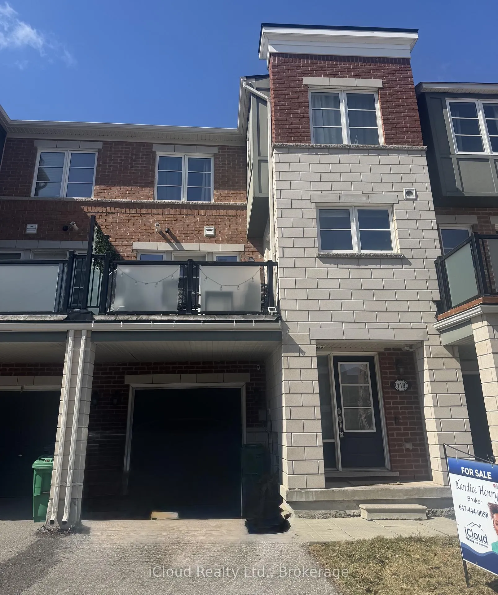 Front of 118 Baycliffe Crescent