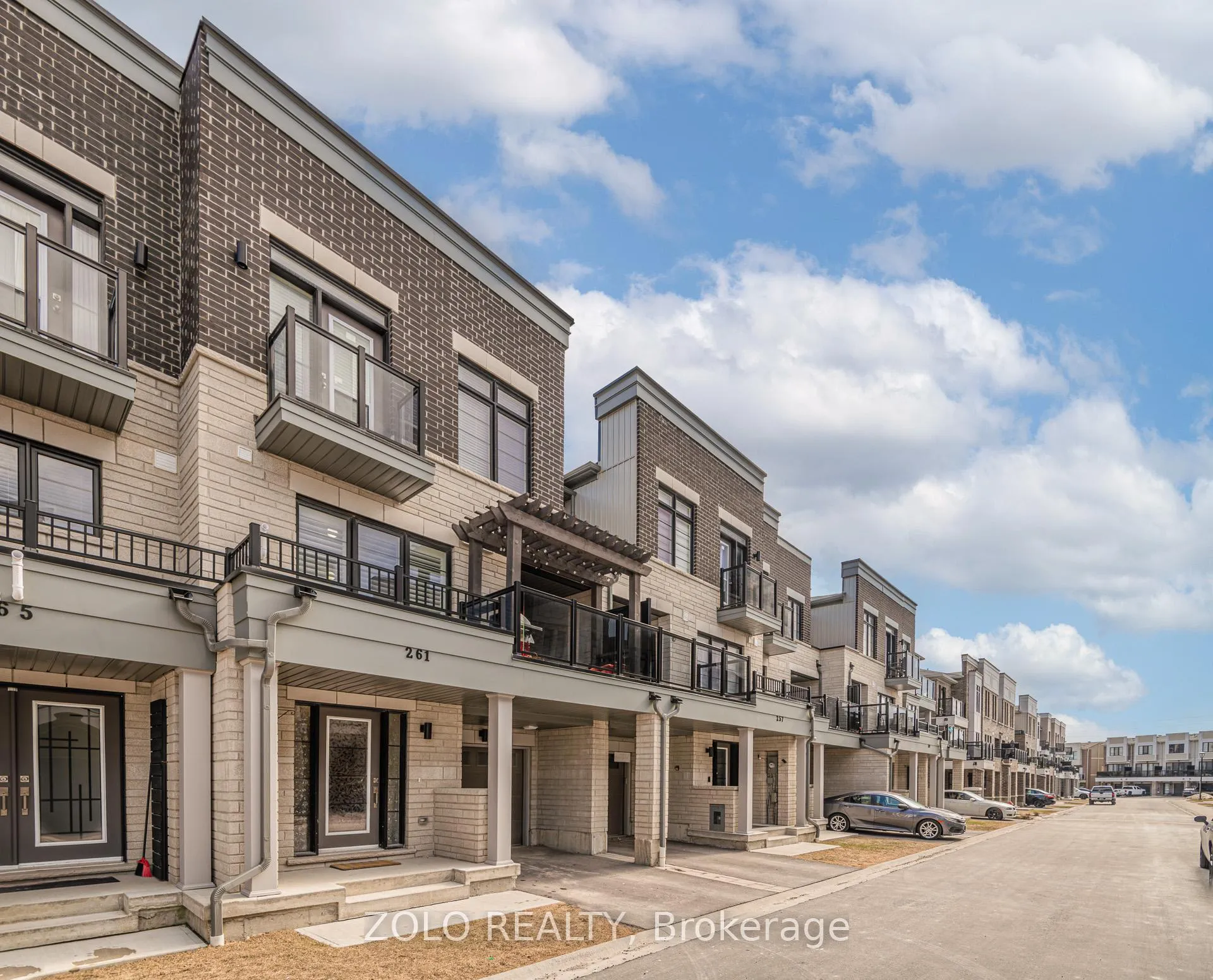 Photo 3 of 261 Lord Elgin Lane, Clarington, Bowmanville — HOMEH