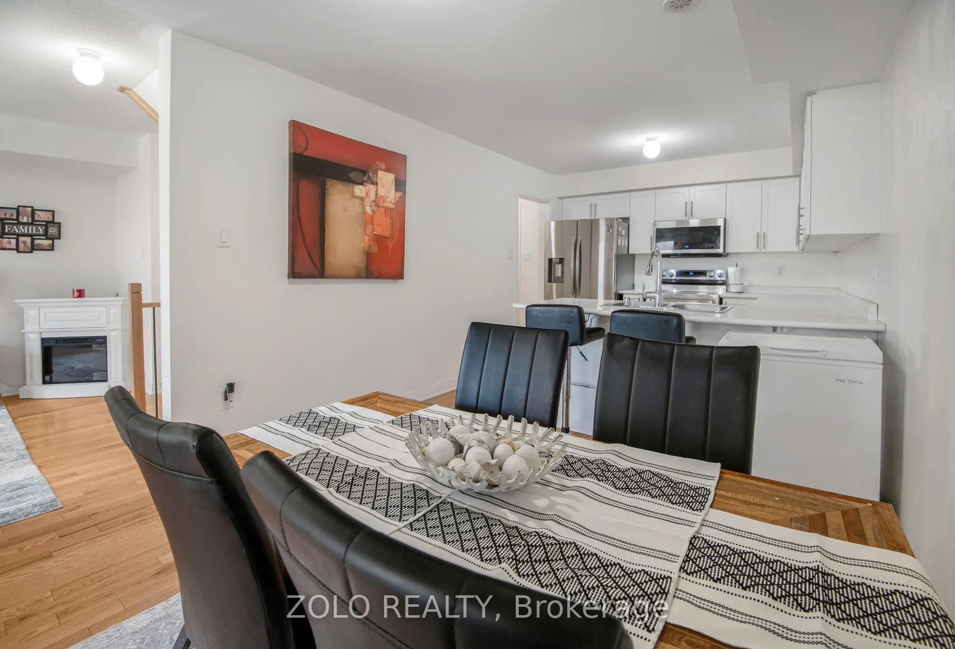 Photo 12 of 261 Lord Elgin Lane, Clarington, Bowmanville — HOMEH