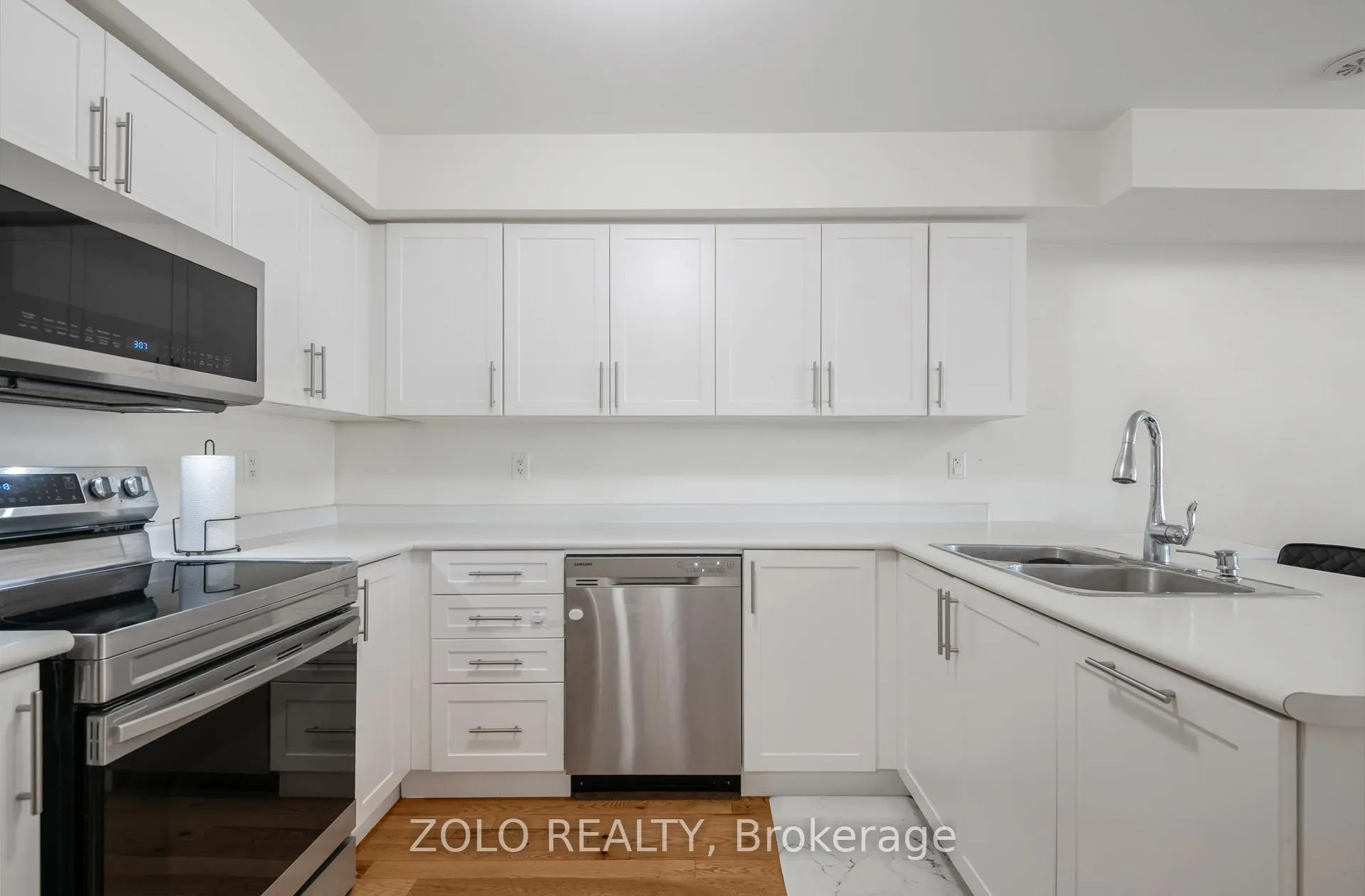 Photo 15 of 261 Lord Elgin Lane, Clarington, Bowmanville — HOMEH