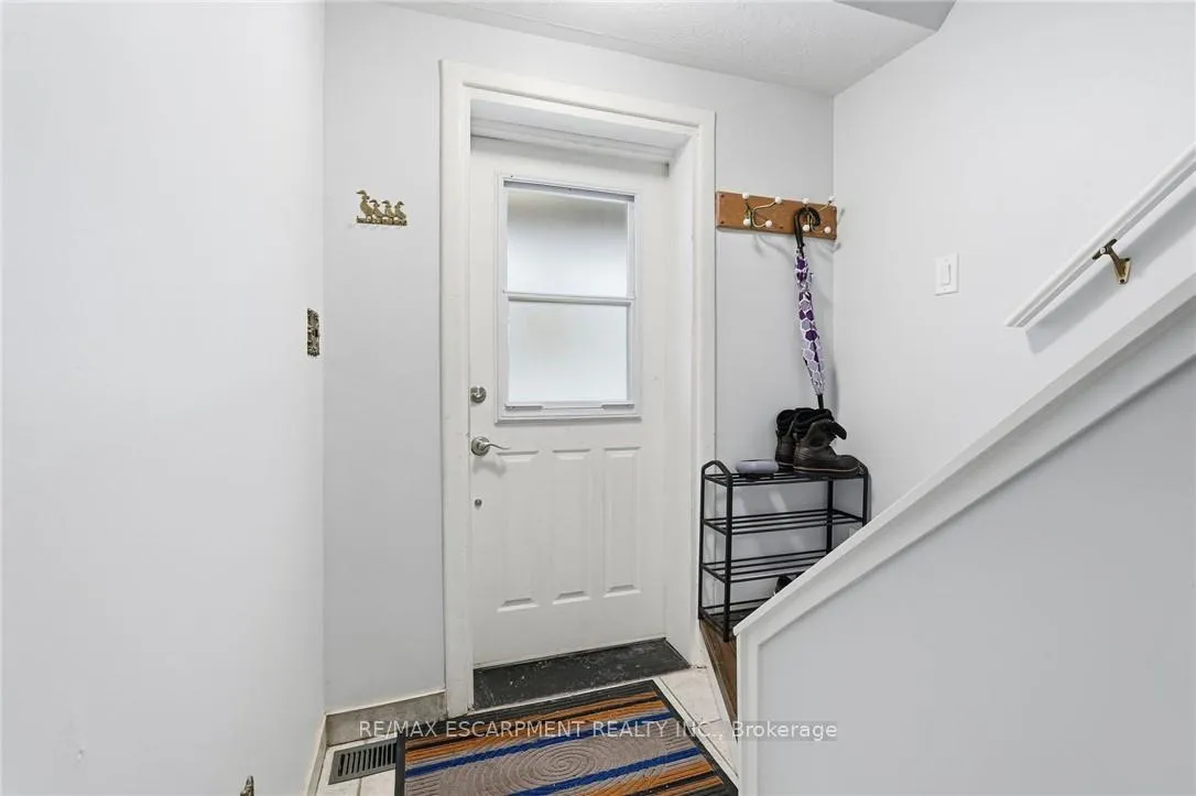 Photo 5 of 92 Gary Avenue, Hamilton, Ainslie Wood — HOMEH