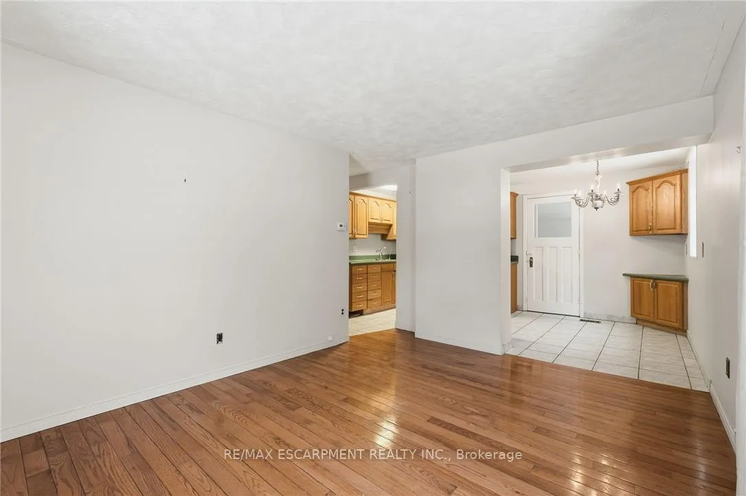 Photo 18 of 92 Gary Avenue, Hamilton, Ainslie Wood — HOMEH
