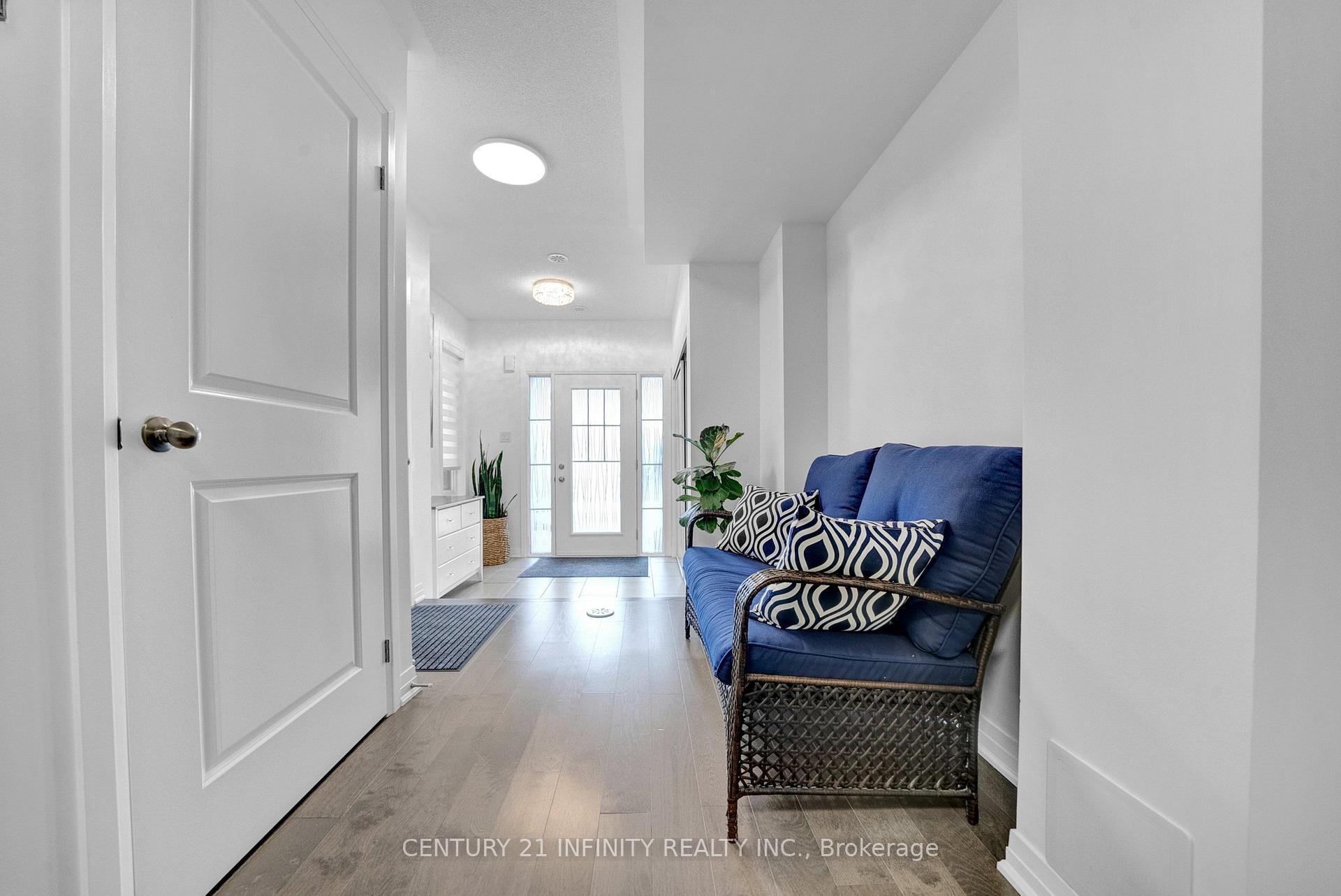 Photo 4 of 30 King William Way, Clarington, Bowmanville — HOMEH