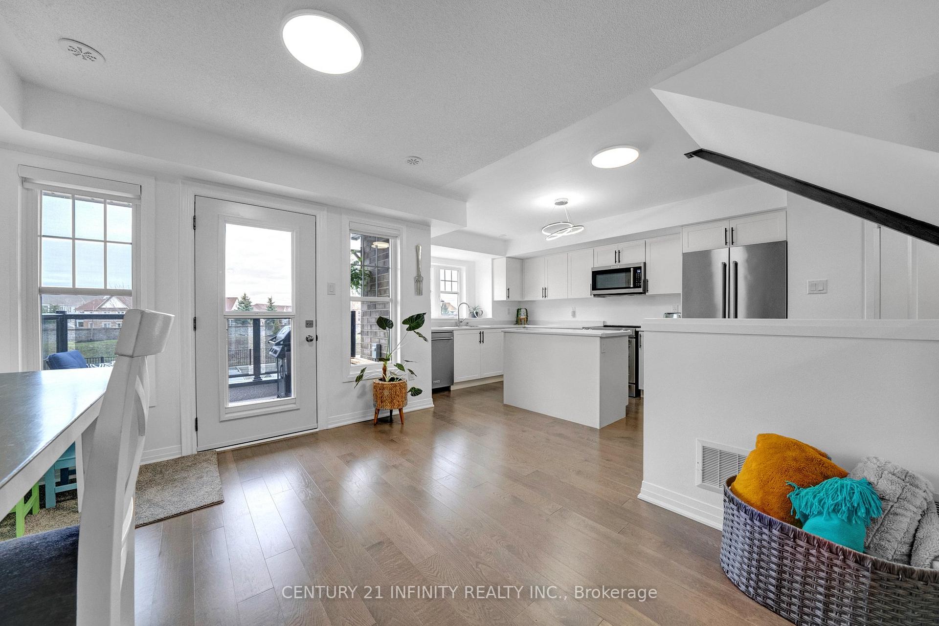 Photo 9 of 30 King William Way, Clarington, Bowmanville — HOMEH