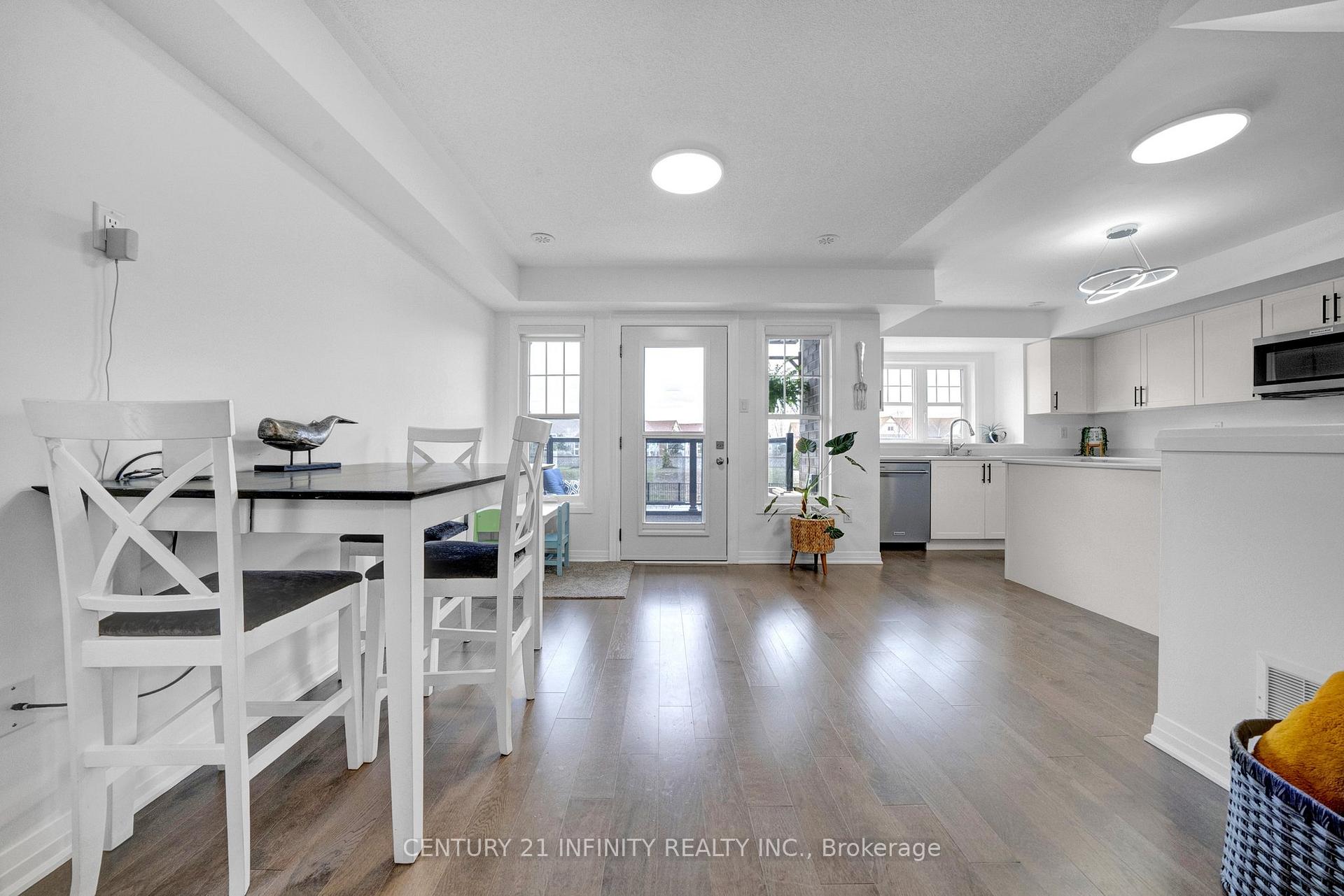 Photo 10 of 30 King William Way, Clarington, Bowmanville — HOMEH