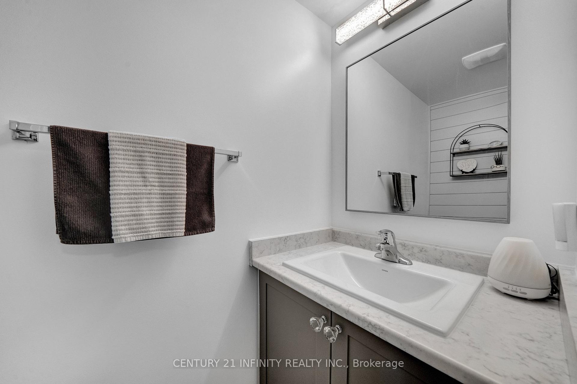 Photo 16 of 30 King William Way, Clarington, Bowmanville — HOMEH