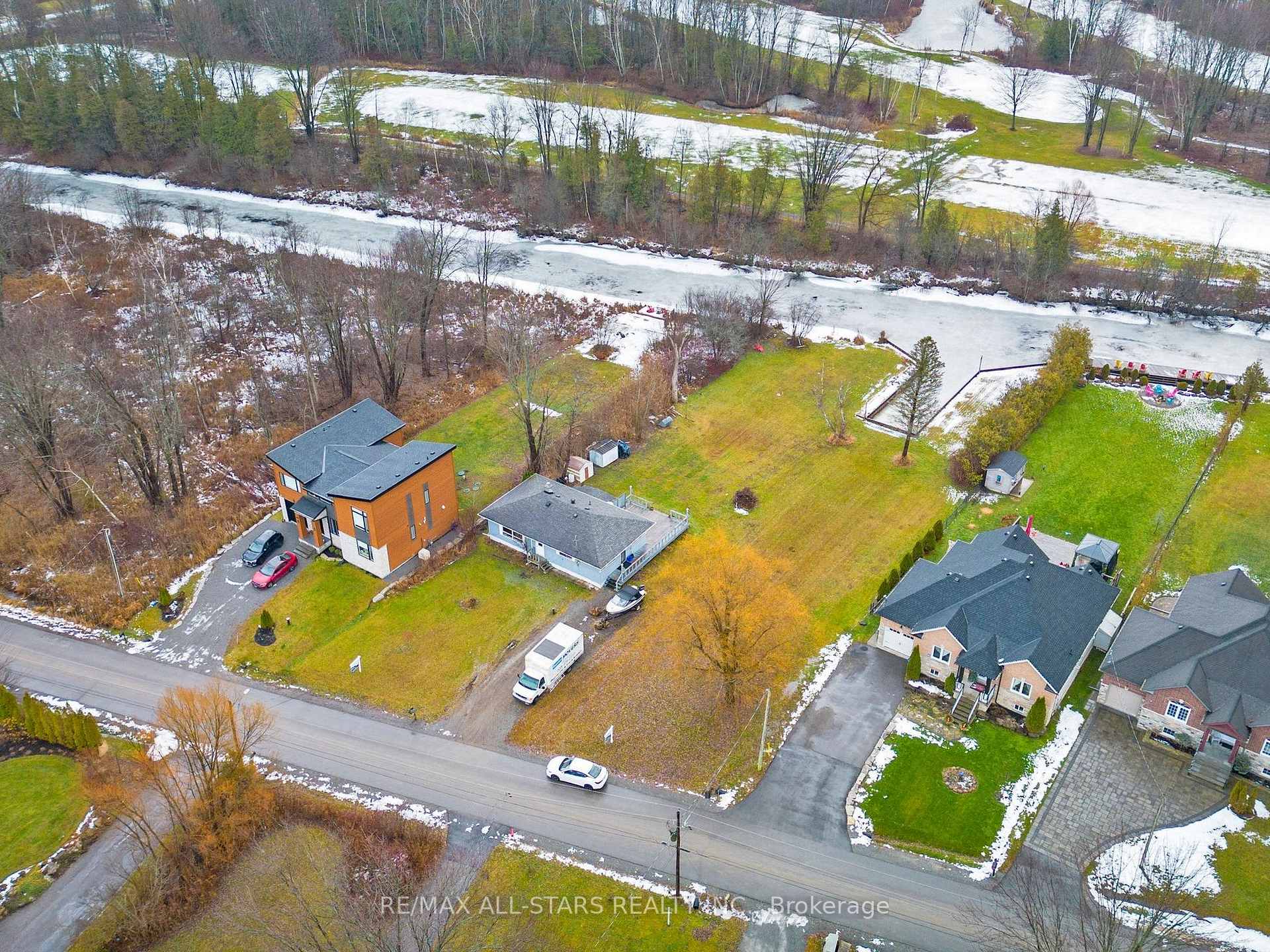 Photo 24 of 67 Irving Drive, Georgina, Pefferlaw — HOMEH