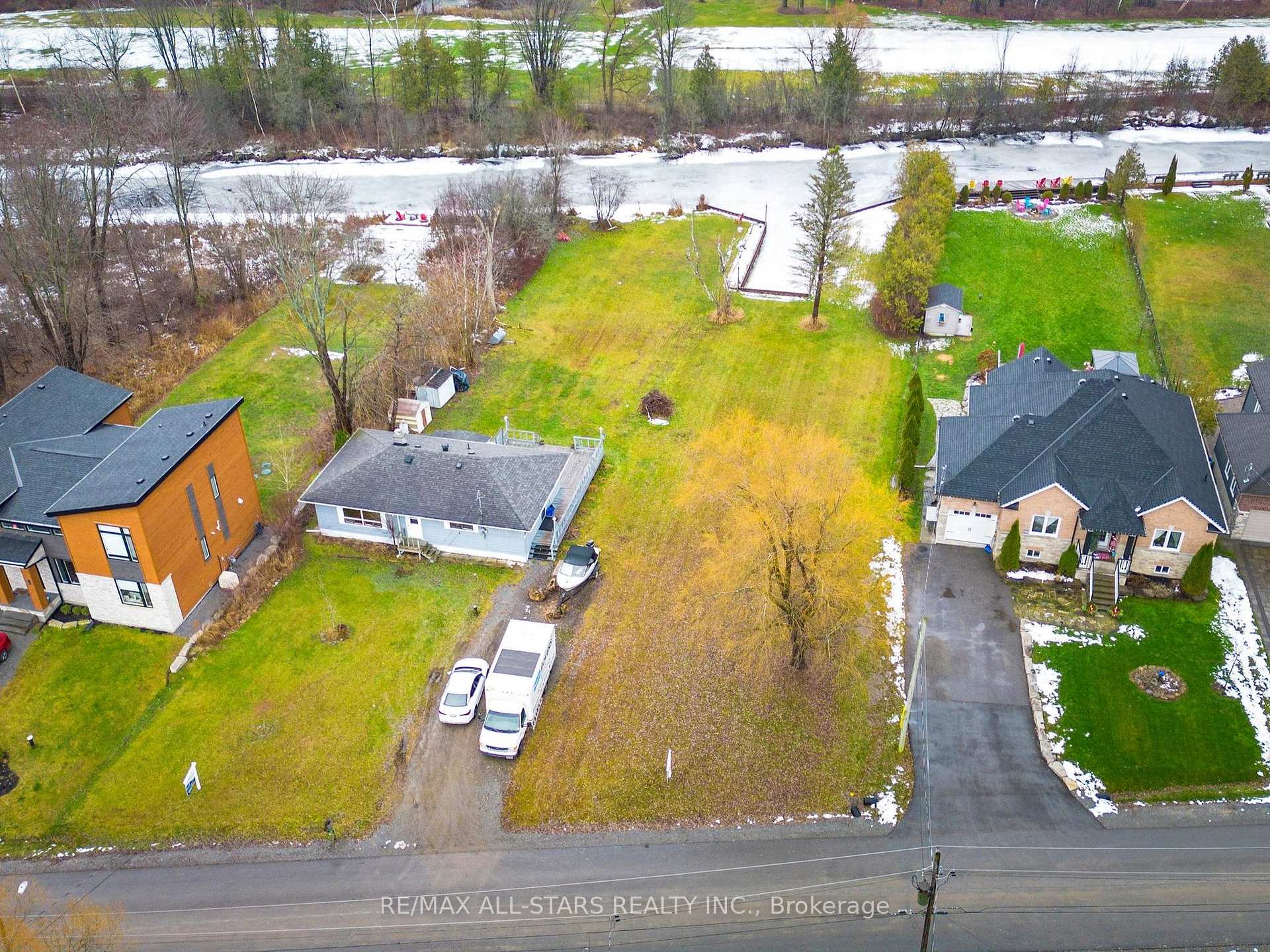 Photo 28 of 67 Irving Drive, Georgina, Pefferlaw — HOMEH
