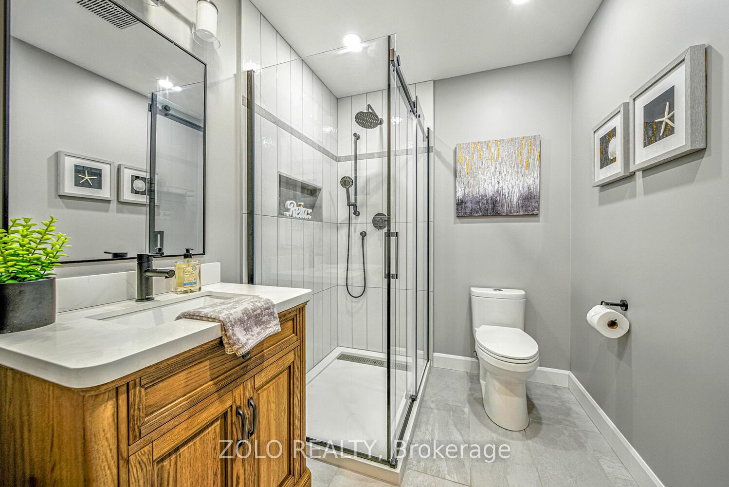 Photo 5 of 13 Glen Eagles Drive, Clarington, Courtice — HOMEH
