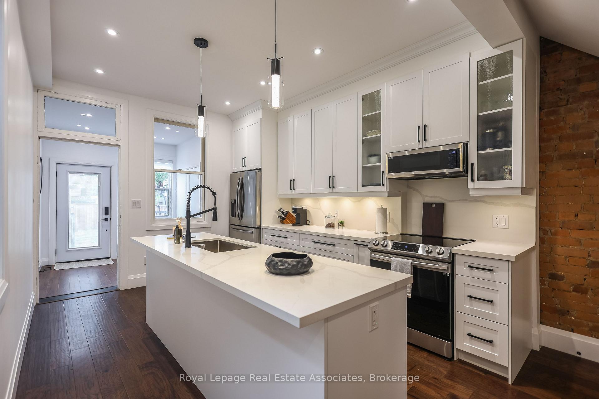 Photo 11 of 211 John Street N, Hamilton, Beasley — HOMEH