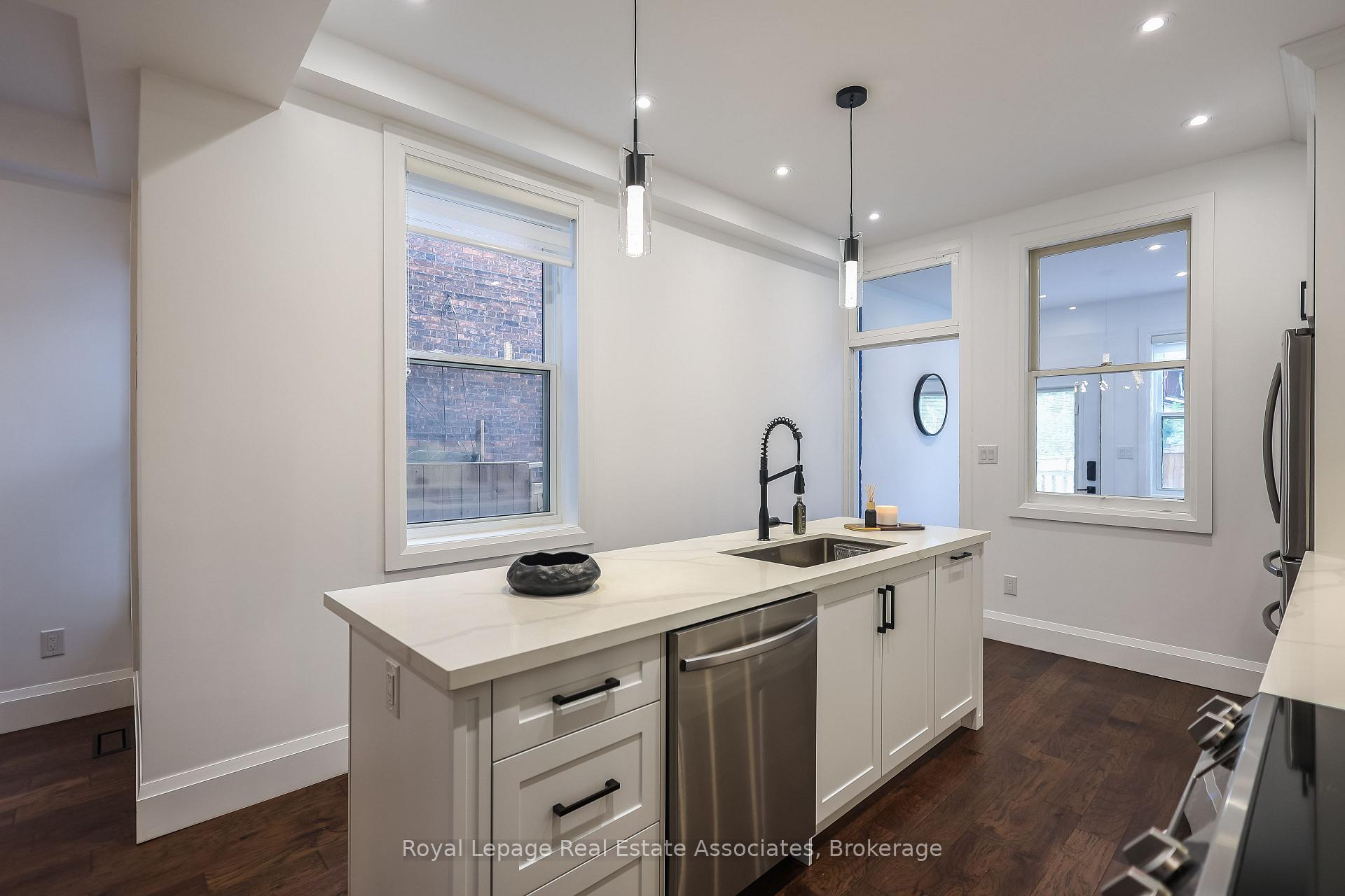 Photo 16 of 211 John Street N, Hamilton, Beasley — HOMEH