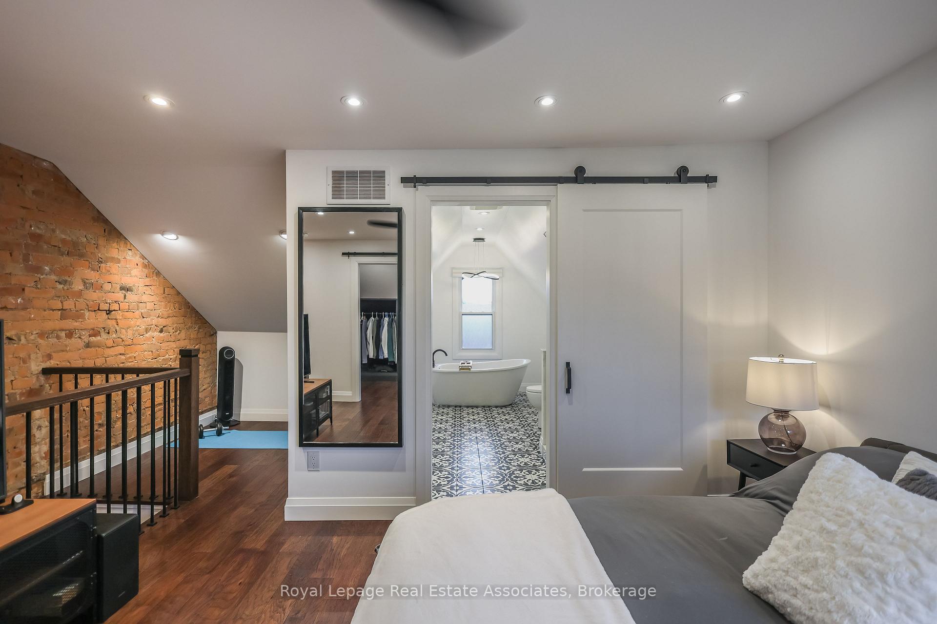 Photo 32 of 211 John Street N, Hamilton, Beasley — HOMEH