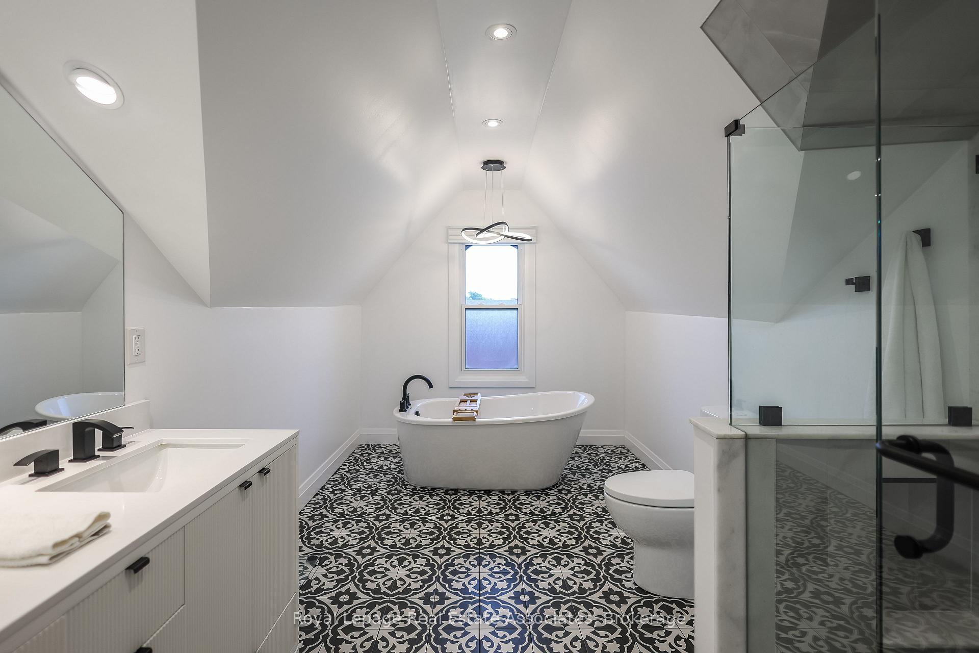 Photo 33 of 211 John Street N, Hamilton, Beasley — HOMEH