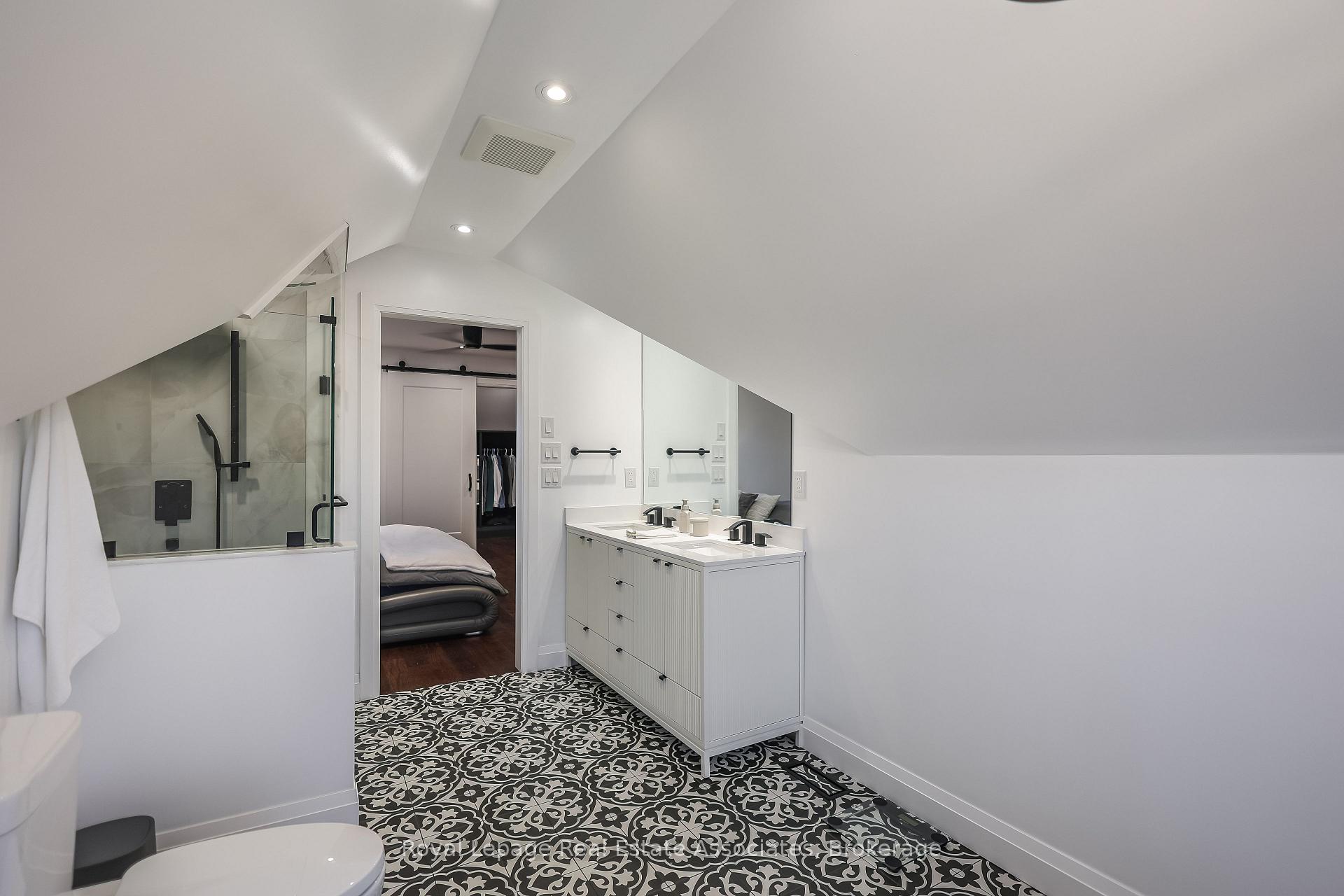 Photo 34 of 211 John Street N, Hamilton, Beasley — HOMEH