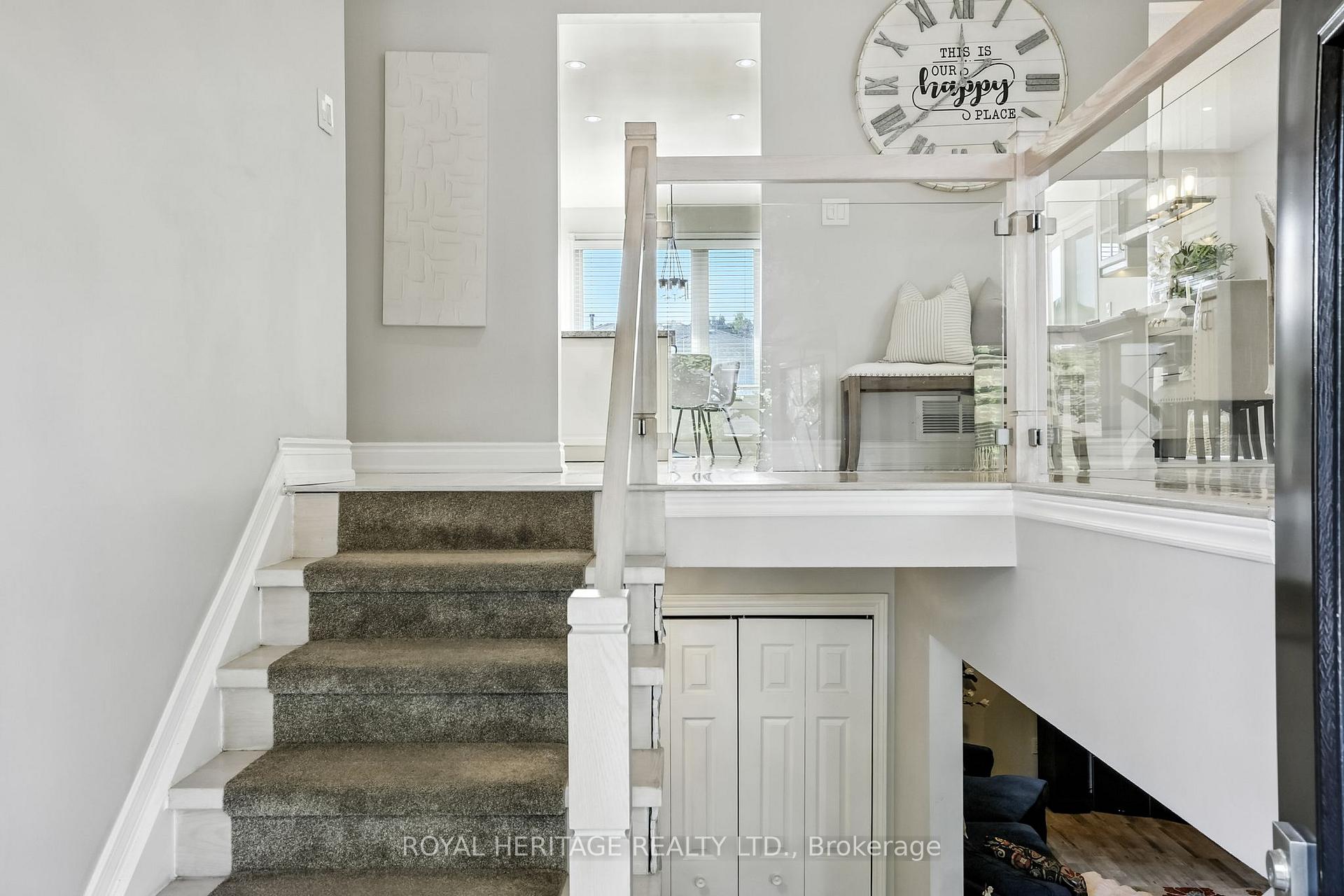 Photo 4 of 85 Pinedale Crescent, Clarington, Courtice — HOMEH