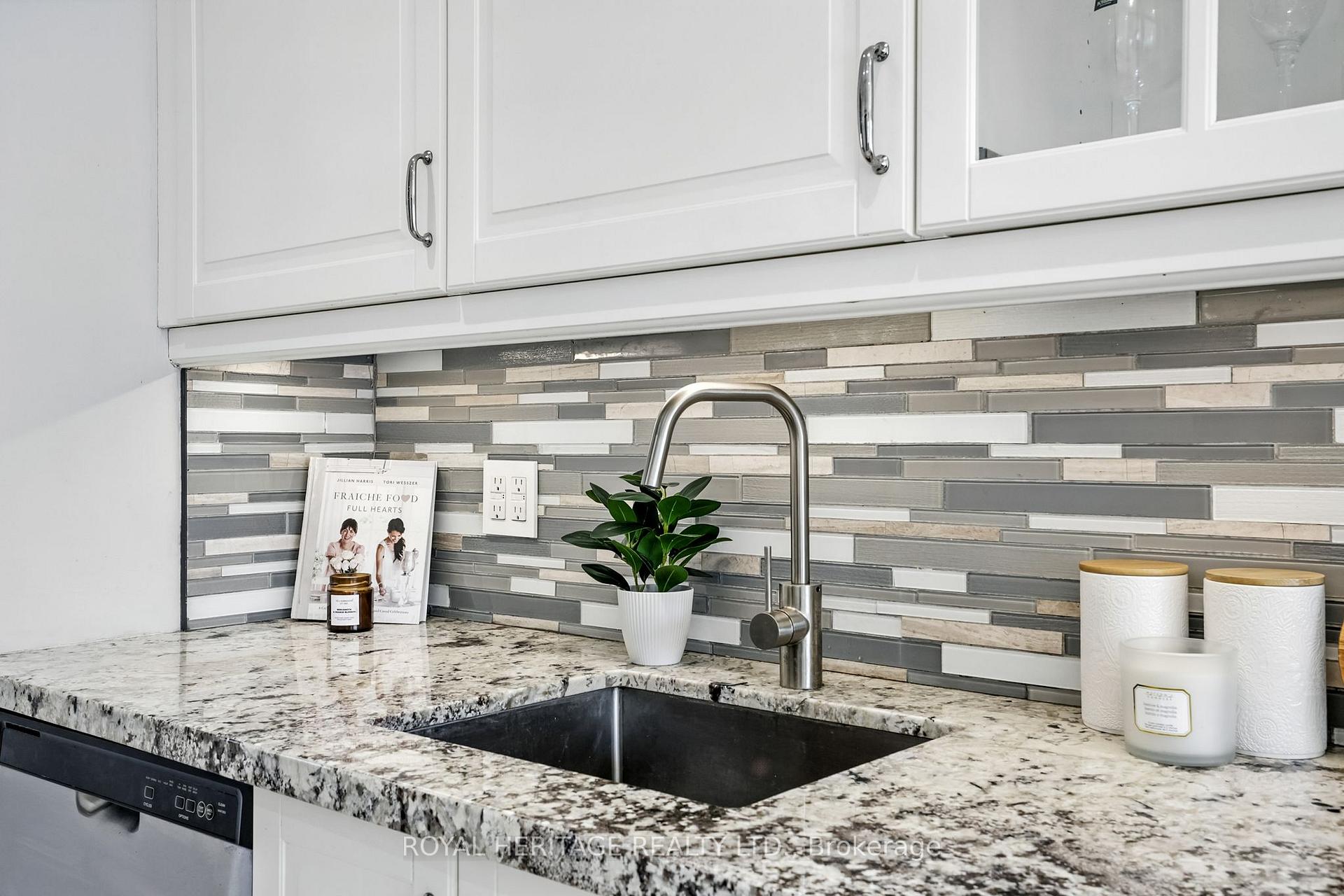 Photo 7 of 85 Pinedale Crescent, Clarington, Courtice — HOMEH