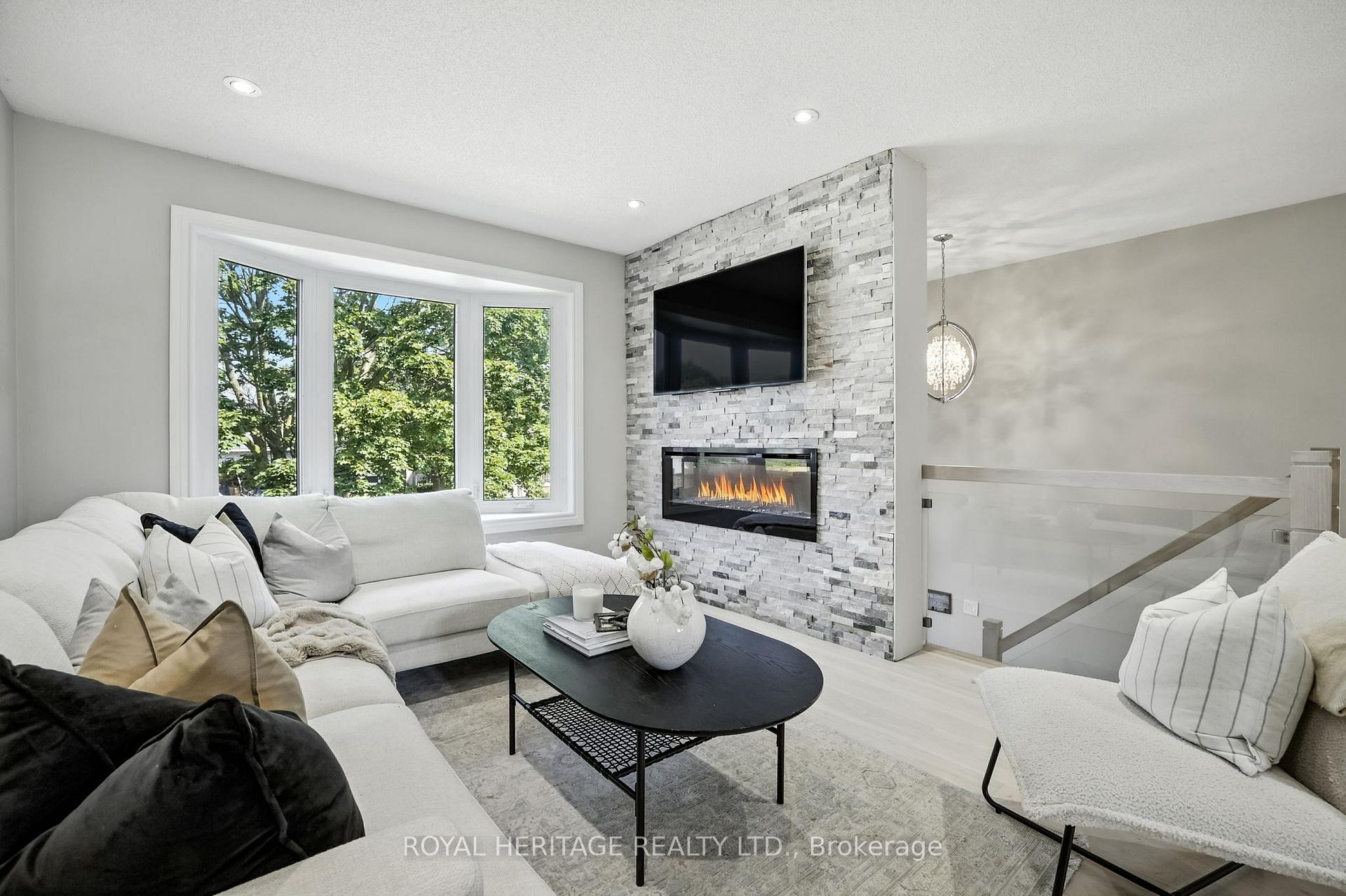Photo 9 of 85 Pinedale Crescent, Clarington, Courtice — HOMEH