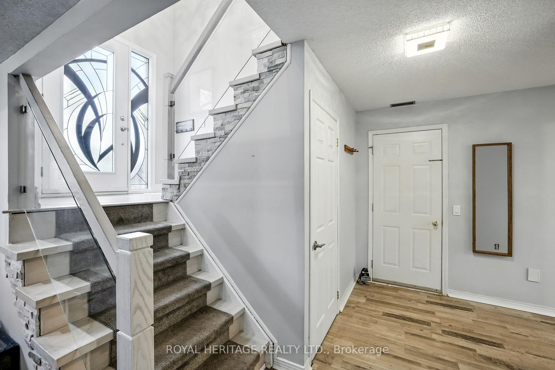 Photo 19 of 85 Pinedale Crescent, Clarington, Courtice — HOMEH