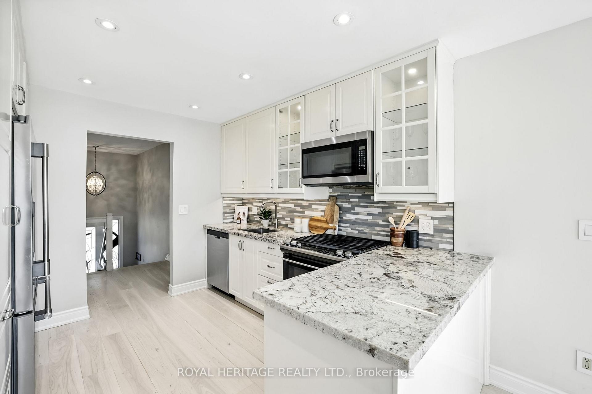 Photo 24 of 85 Pinedale Crescent, Clarington, Courtice — HOMEH