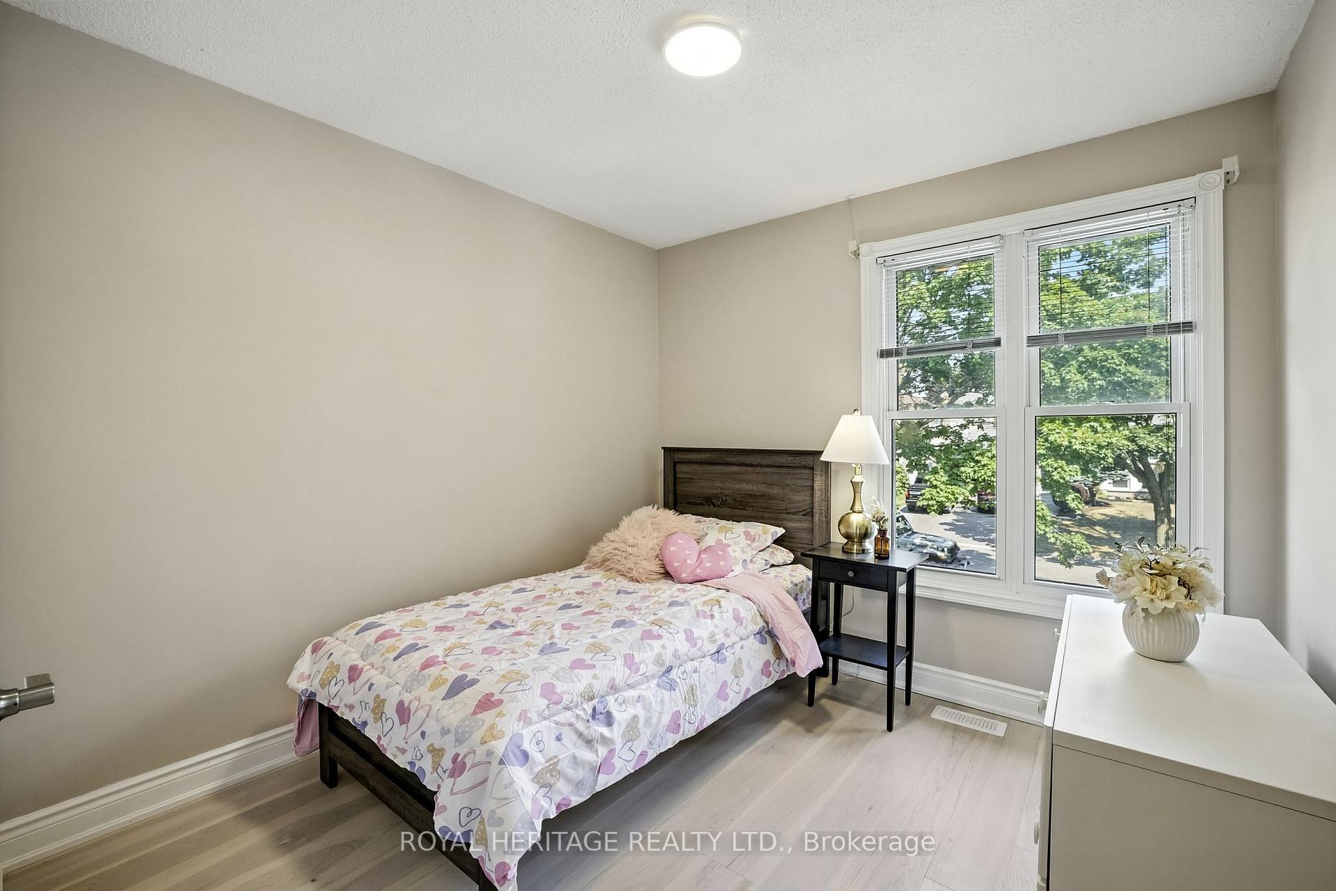 Photo 34 of 85 Pinedale Crescent, Clarington, Courtice — HOMEH