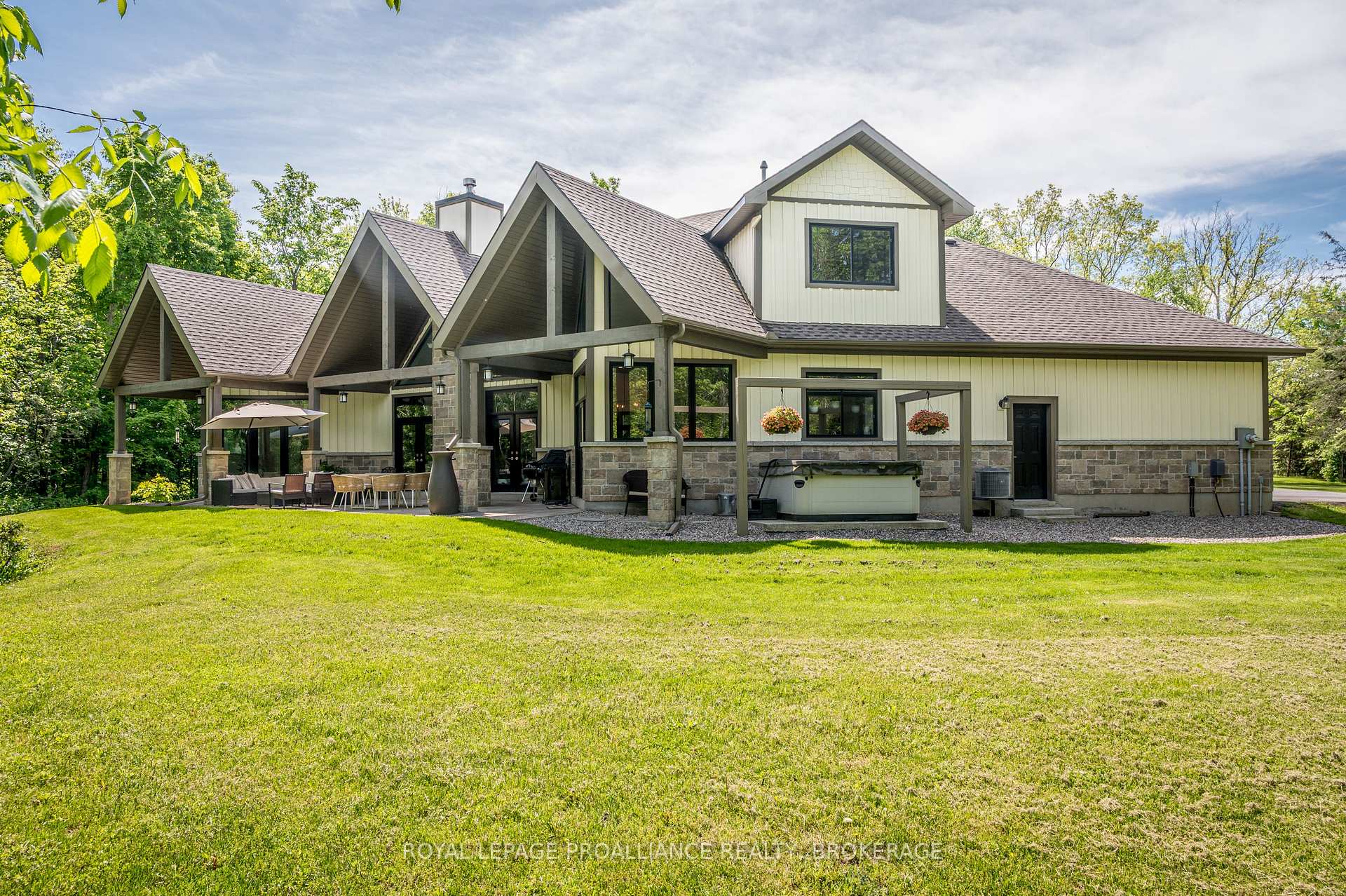 Photo 3 of Unit 15, 1096 Applewood Lane, Frontenac, Frontenac South — HOMEH