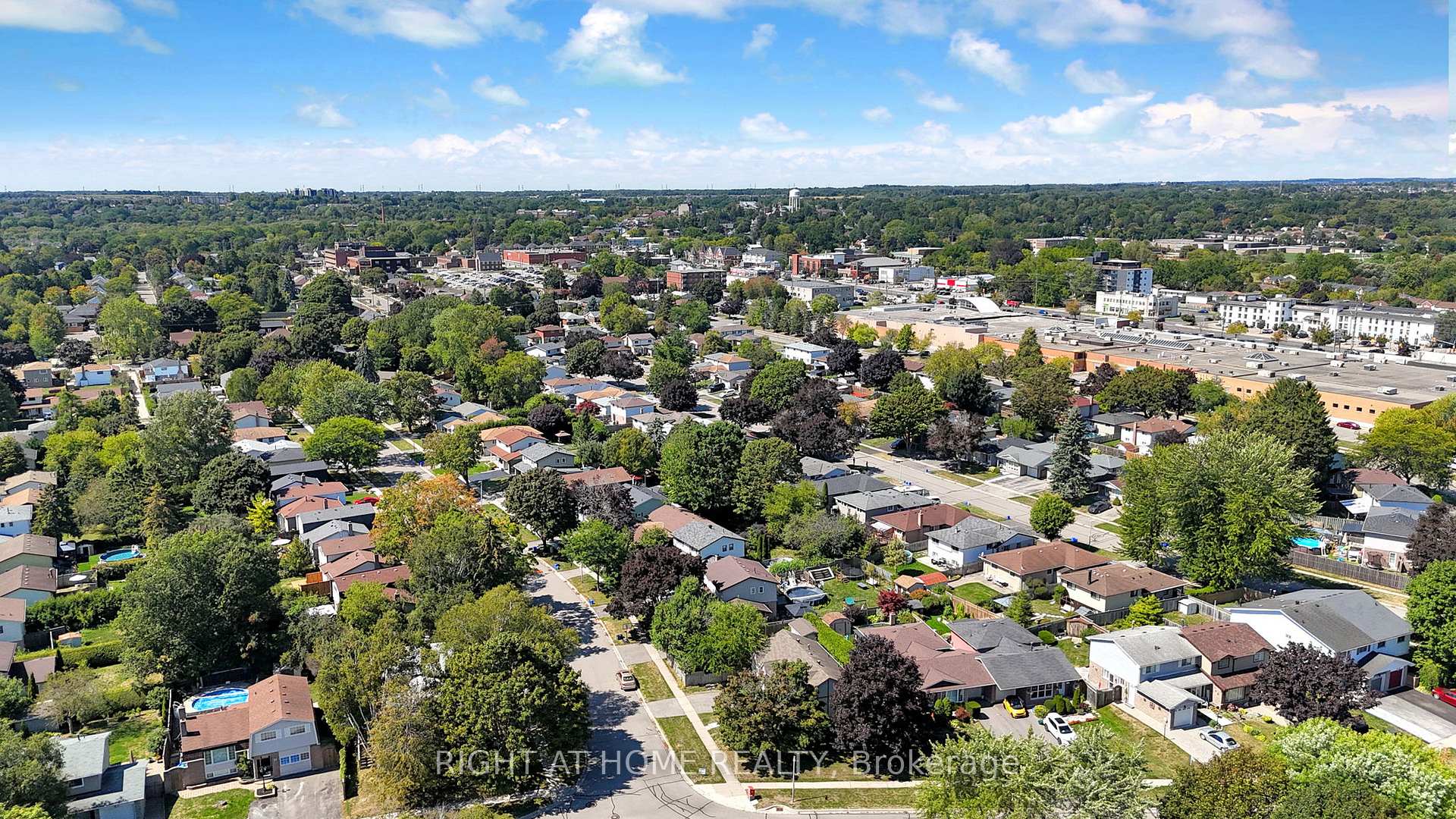 Photo 9 of 7 Hailey Court, Clarington, Bowmanville — HOMEH