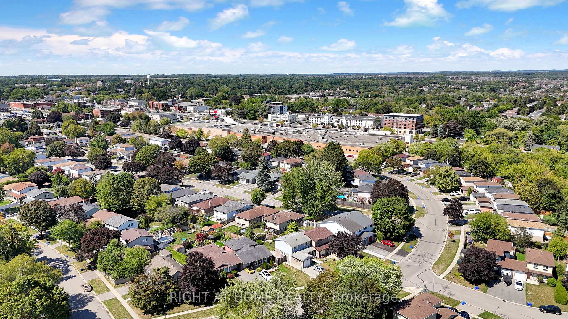 Photo 10 of 7 Hailey Court, Clarington, Bowmanville — HOMEH