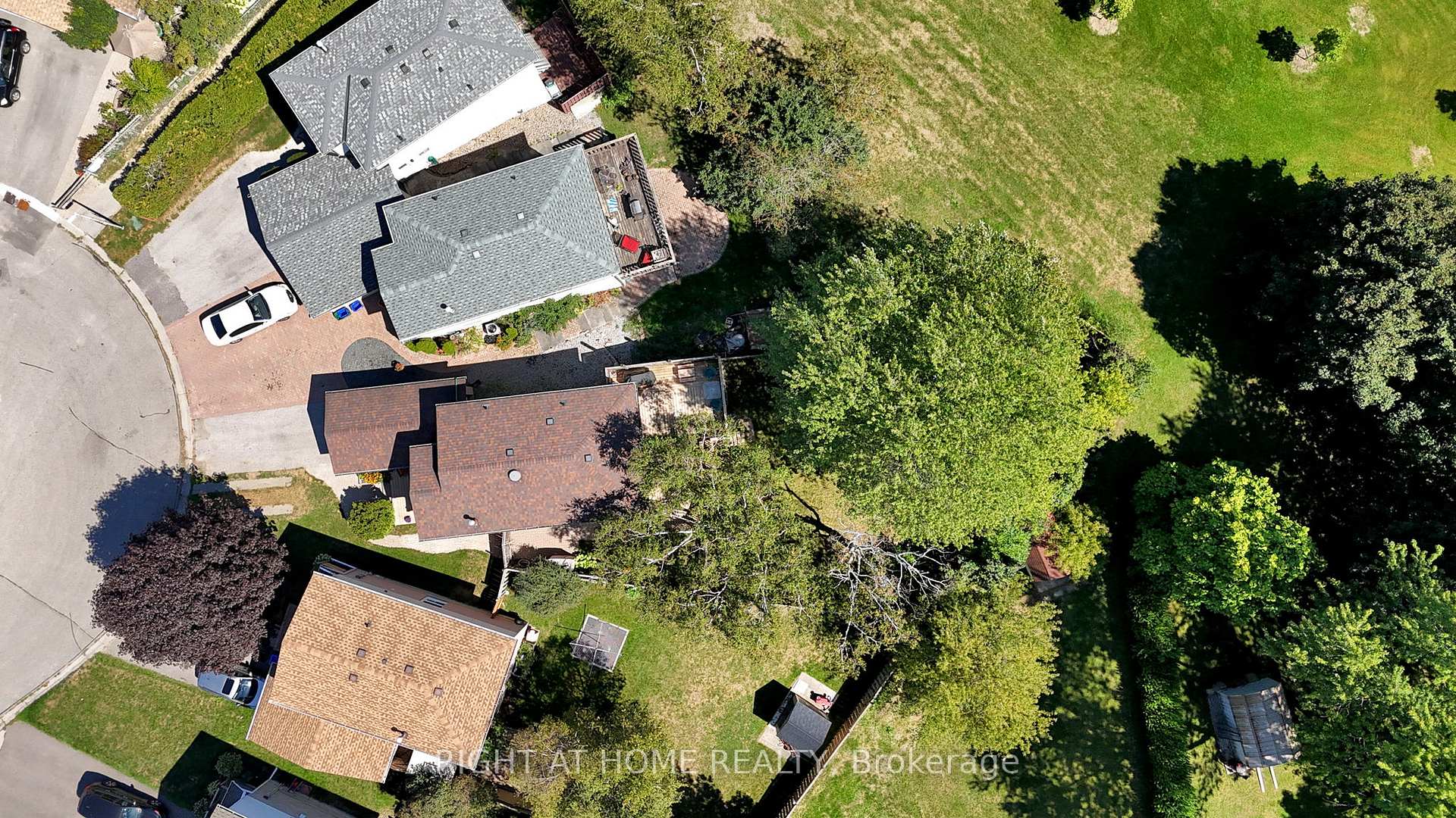 Photo 11 of 7 Hailey Court, Clarington, Bowmanville — HOMEH