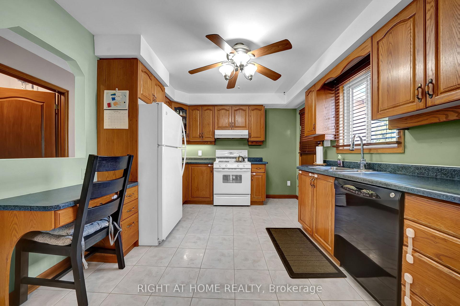 Photo 21 of 7 Hailey Court, Clarington, Bowmanville — HOMEH
