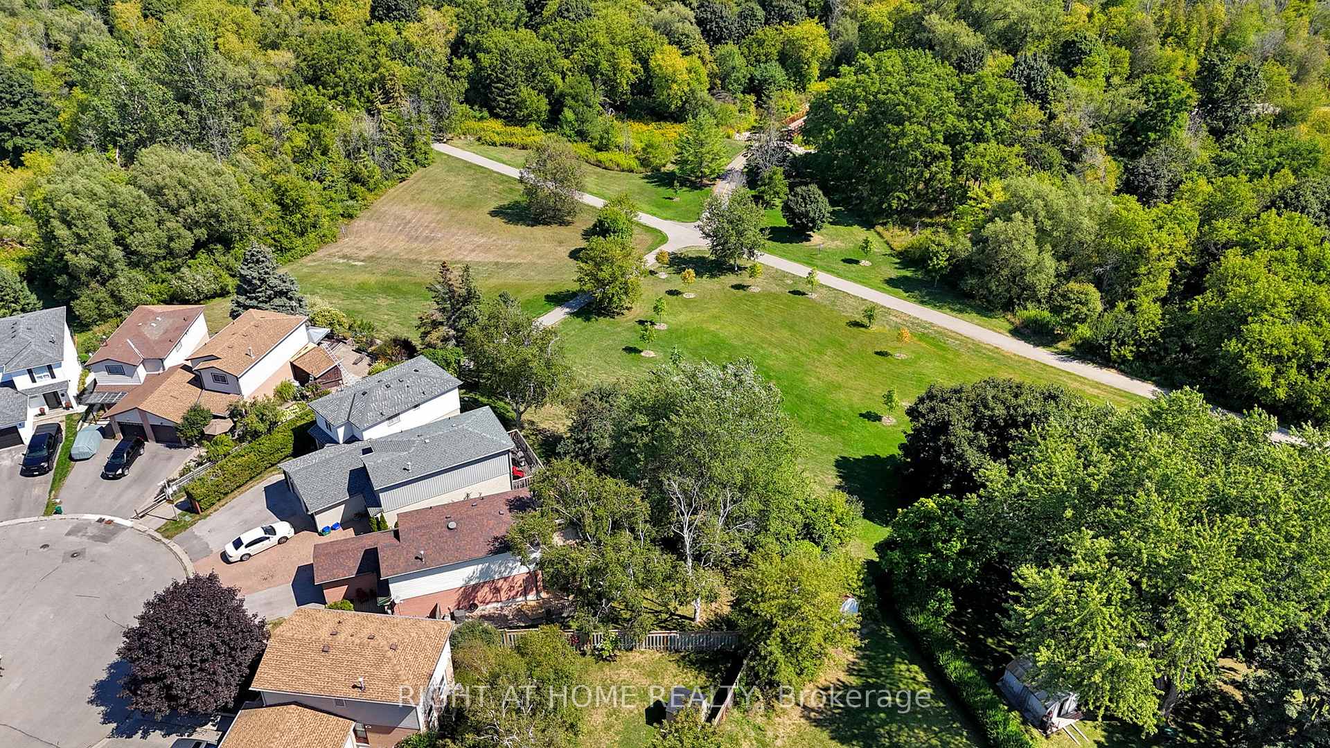 Photo 32 of 7 Hailey Court, Clarington, Bowmanville — HOMEH