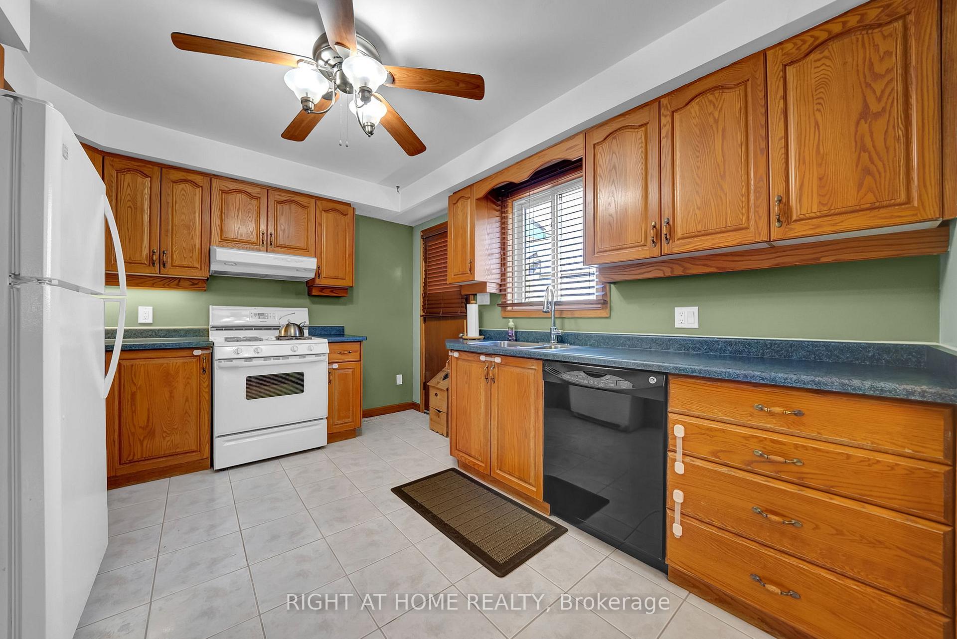Photo 41 of 7 Hailey Court, Clarington, Bowmanville — HOMEH