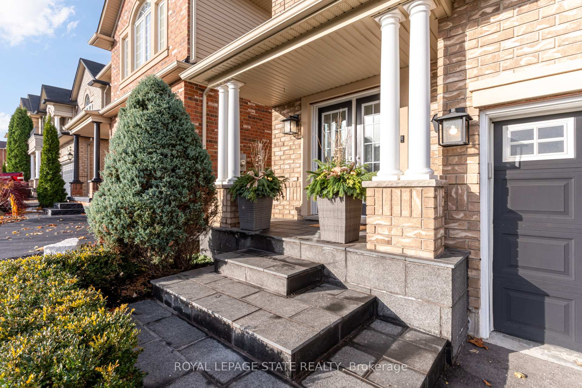 Photo 2 of 36 Irwin Avenue, Hamilton, Meadowlands — HOMEH