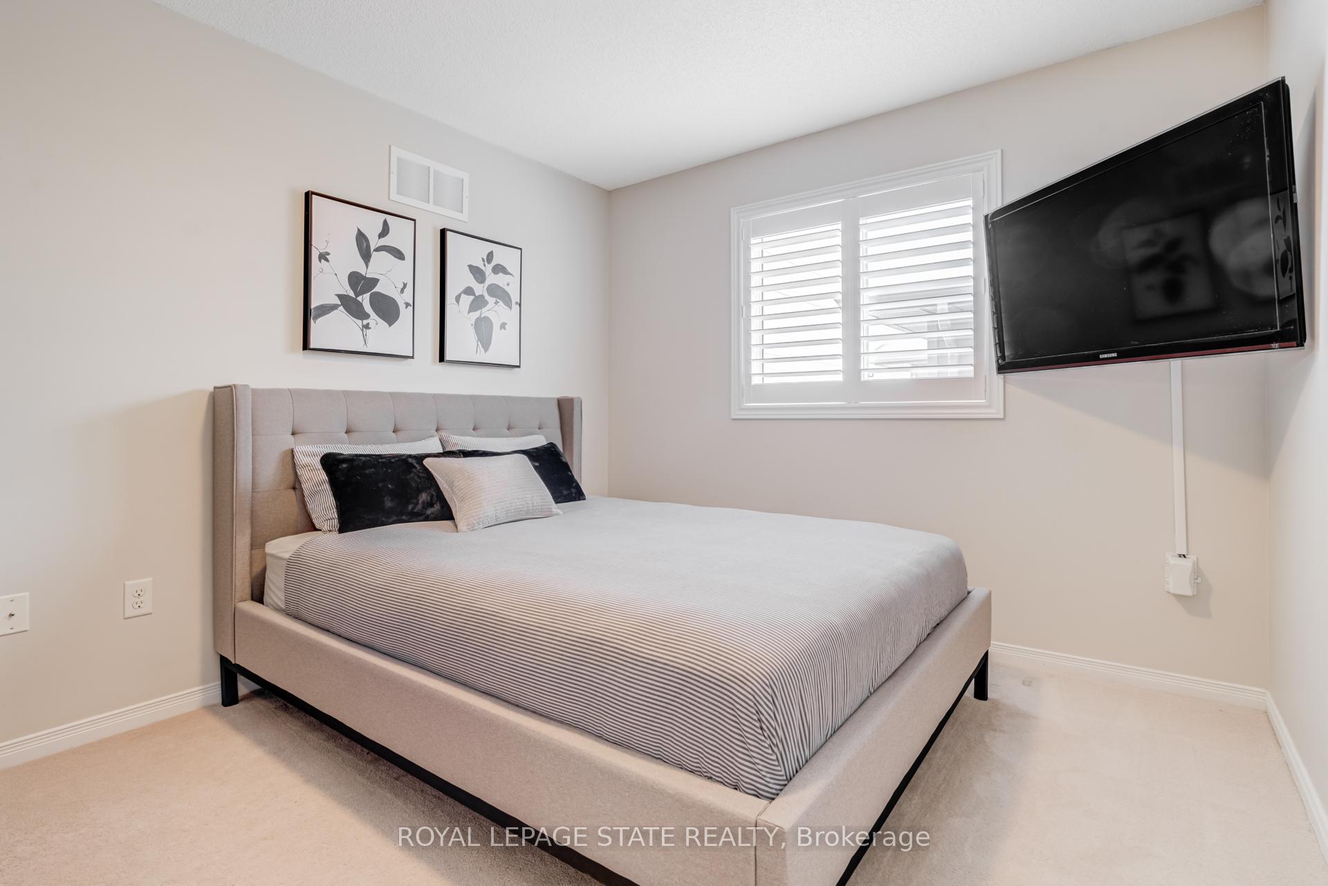 Photo 24 of 36 Irwin Avenue, Hamilton, Meadowlands — HOMEH