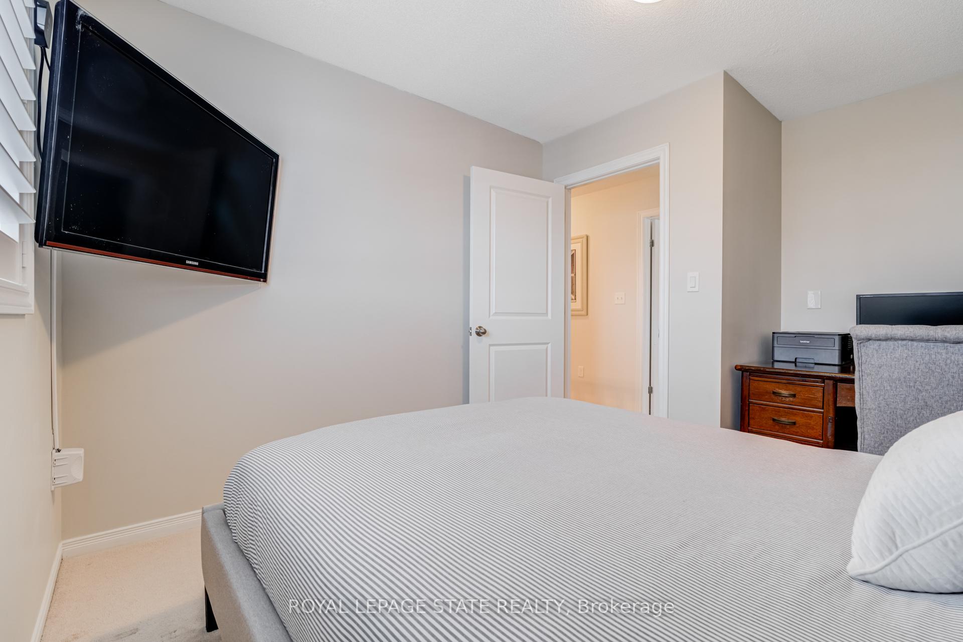 Photo 25 of 36 Irwin Avenue, Hamilton, Meadowlands — HOMEH