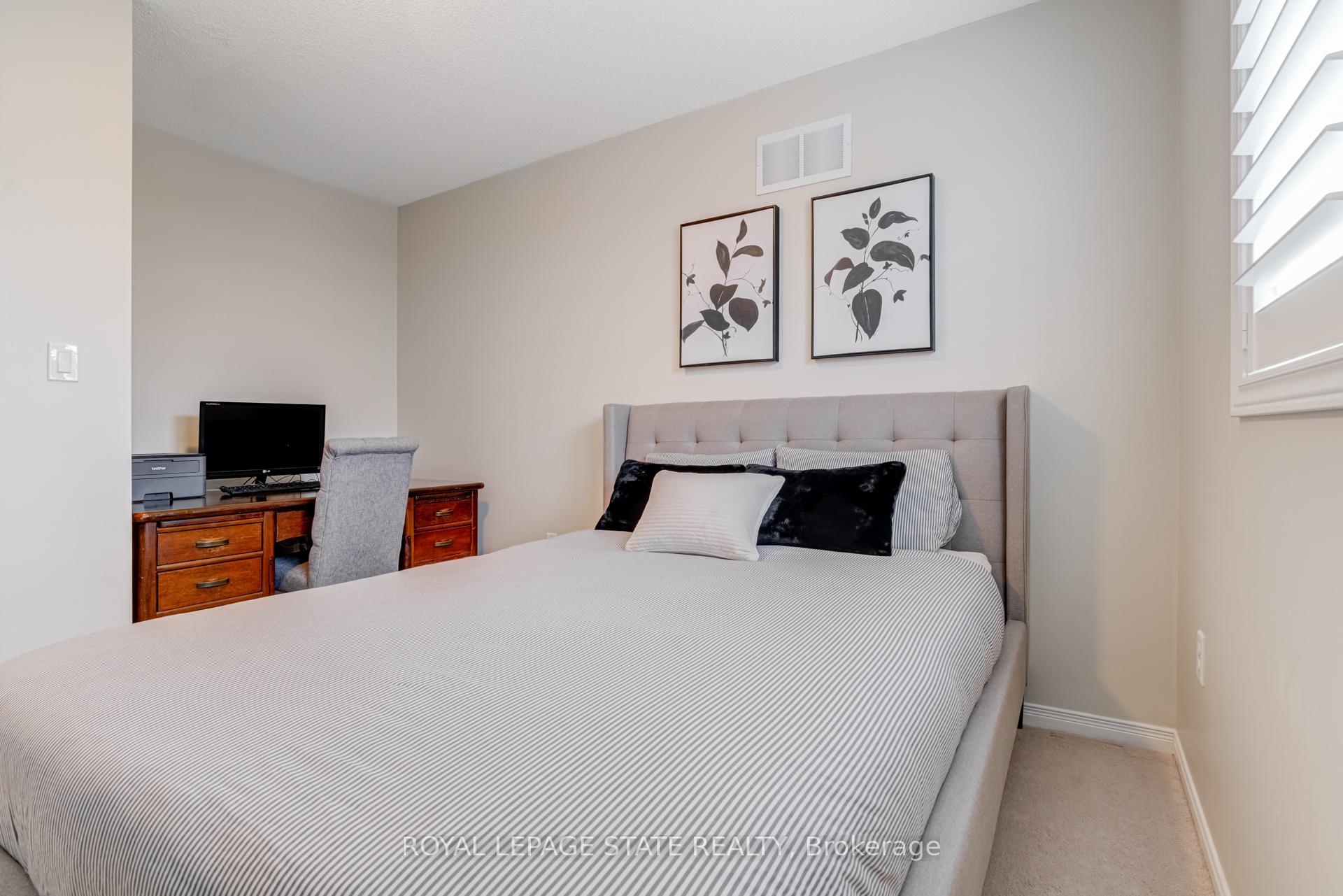 Photo 26 of 36 Irwin Avenue, Hamilton, Meadowlands — HOMEH