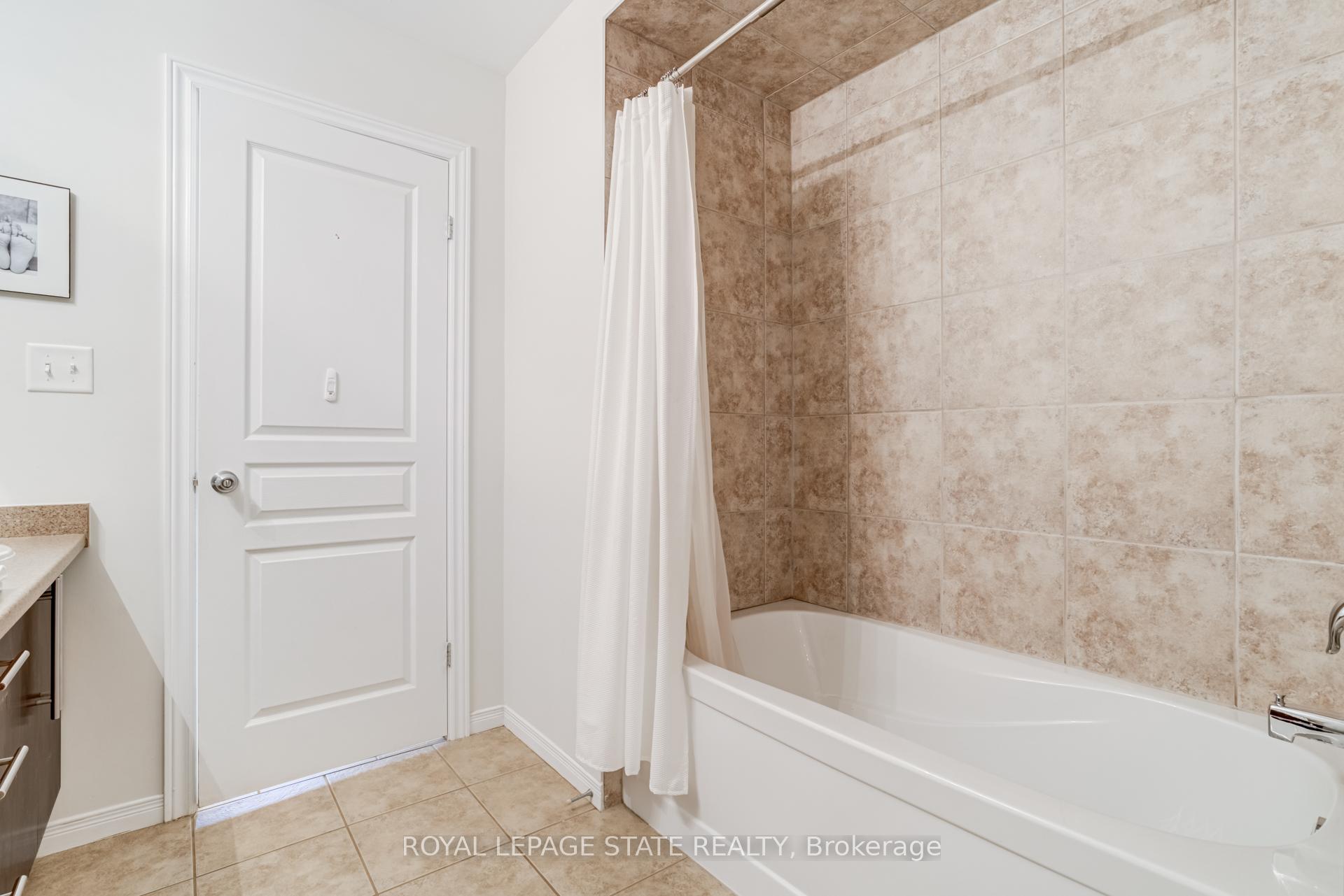 Photo 34 of 36 Irwin Avenue, Hamilton, Meadowlands — HOMEH